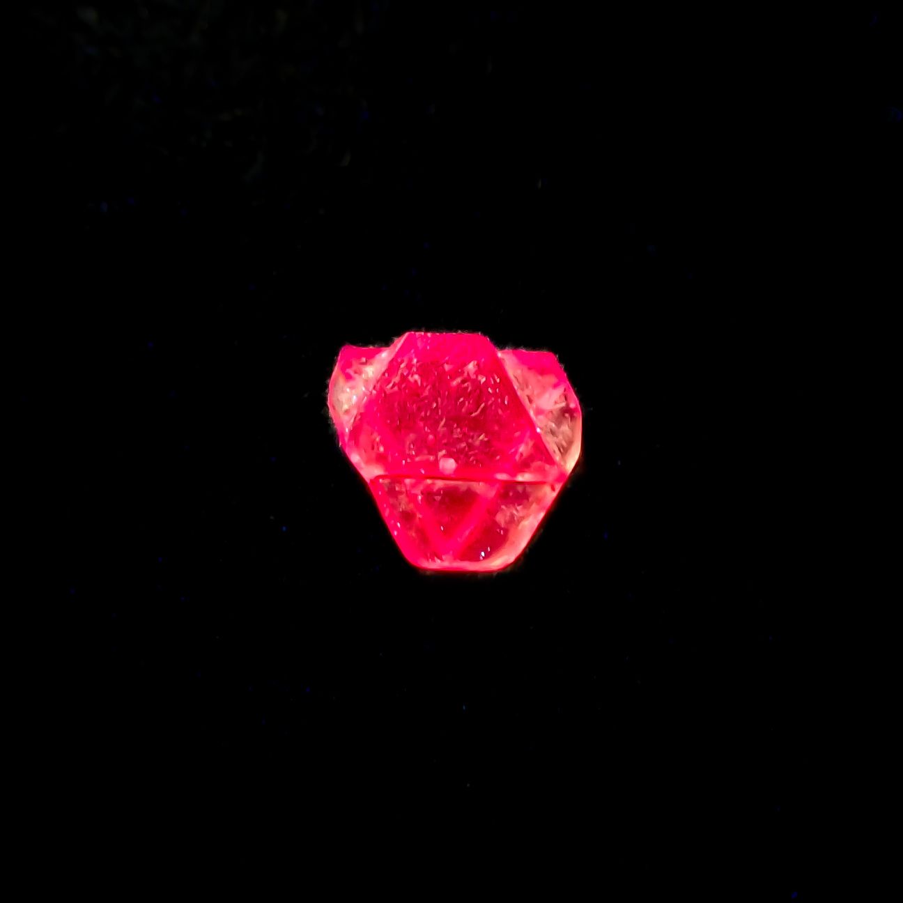 ツインクリスタルスピネル(スピネル式双晶）原石 ビルマ産 0.096ct[231124060]3.5x3.5mm前後