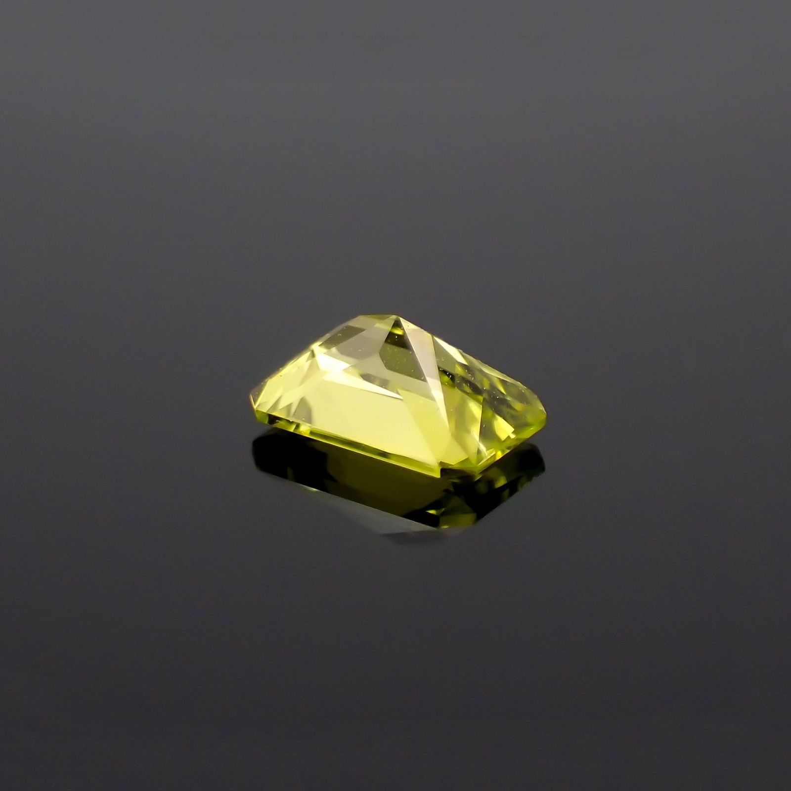 カナリートルマリン ザンビア・カナリー鉱山産 0.50ct / 6x3.8mm前後 [260223138]