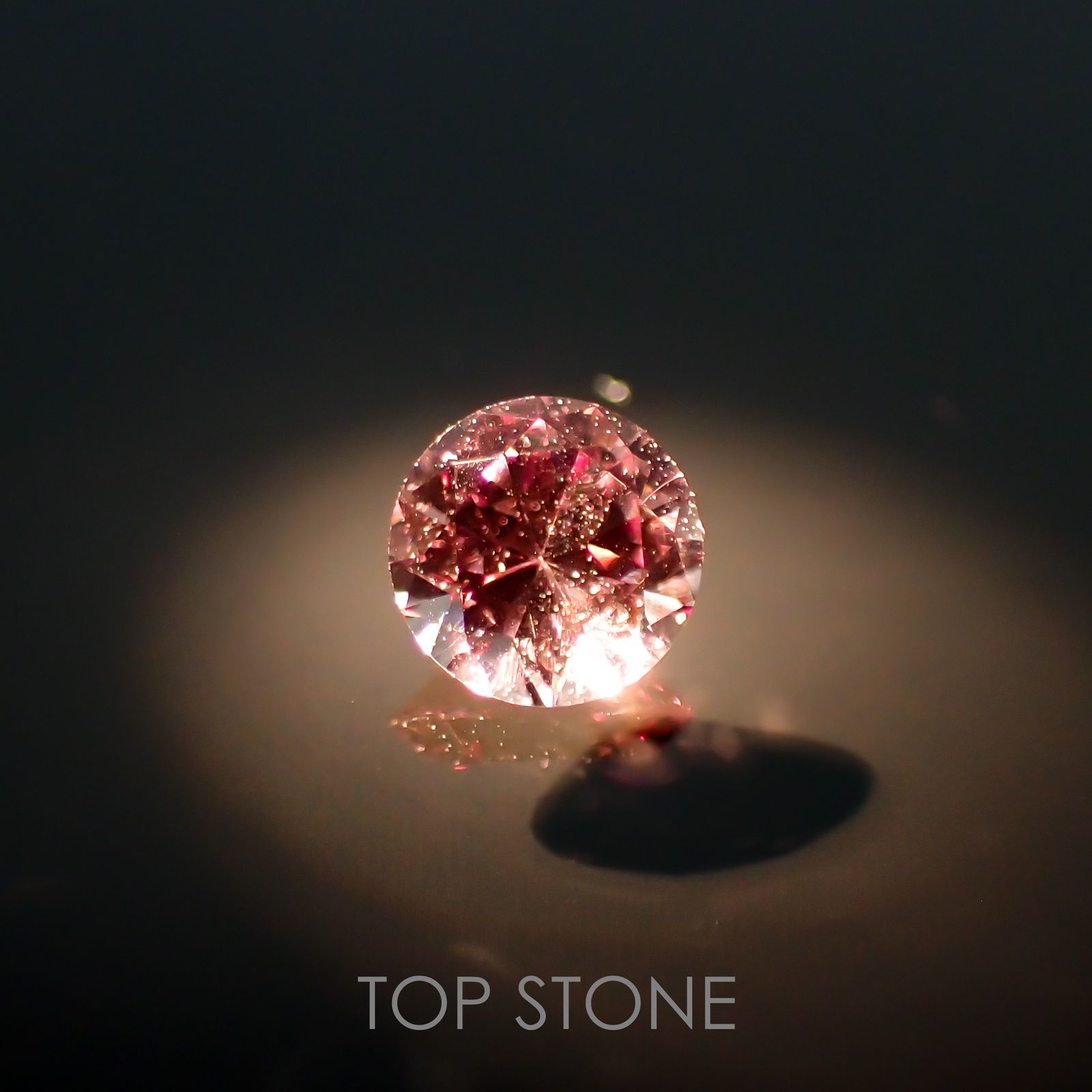 カラーシフトマラヤガーネット(宝石名ガーネット)タンザニア産 0.22ct 識別済[220515838]3.6x3.6mm前後