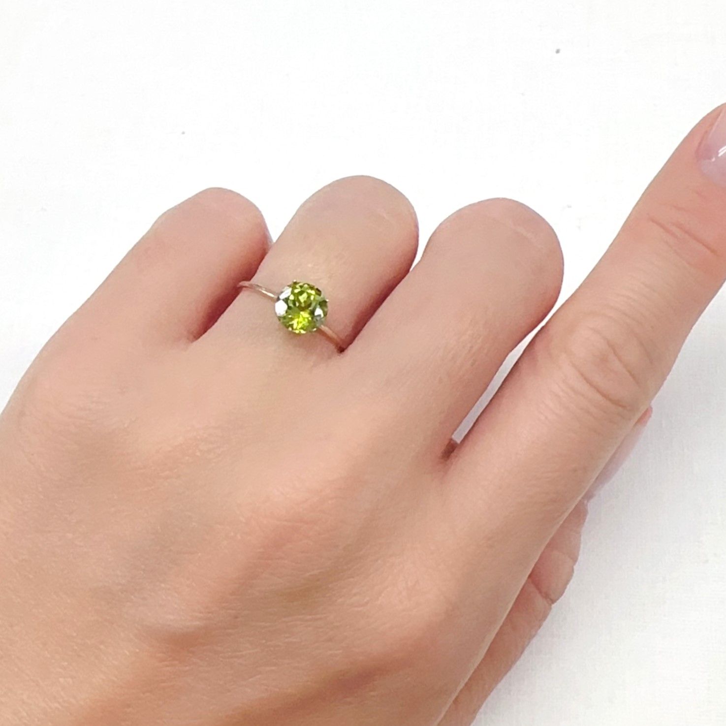 グリーントルマリン モザンビーク/コンゴ産 1.38ct[240527787]6.9x6.9mm前後