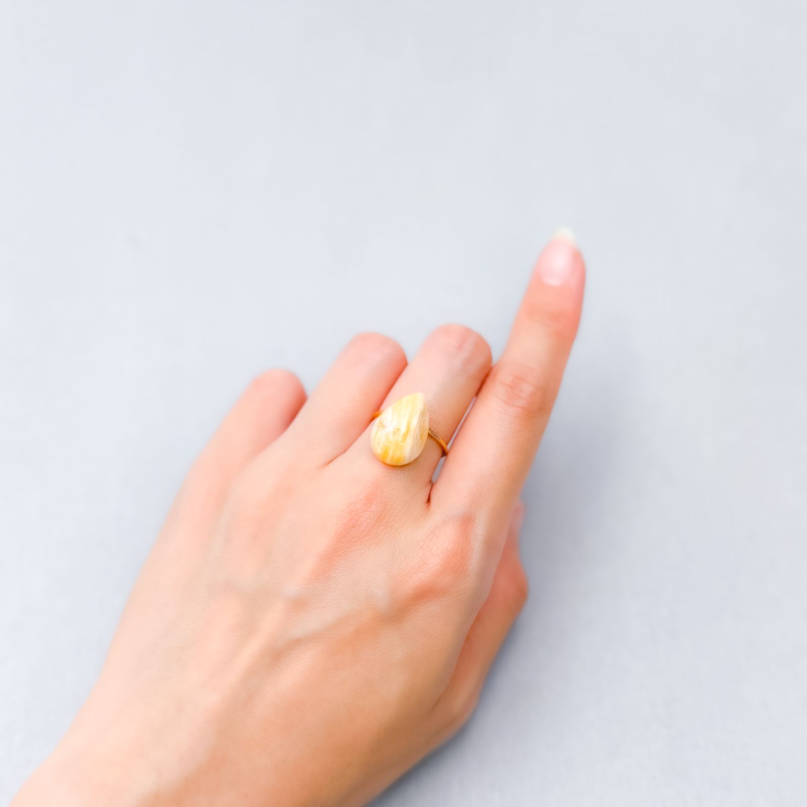 北海道石(北海道オパール) 北海道河東郡鹿追町然別産 6.93ct [250530381]16.9x11.7mm前後