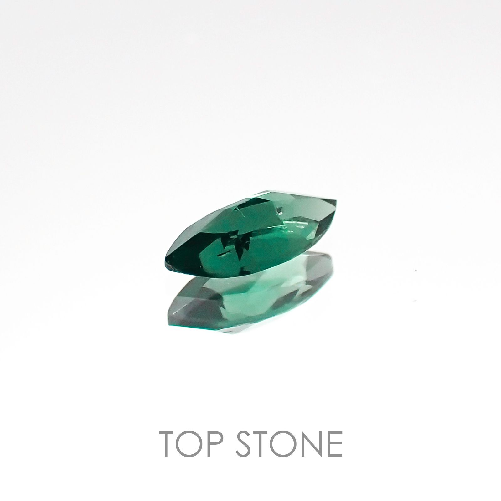カラーチェンジガーネット(アレキタイプ) マダガスカル・ベキリー産 ルース 0.176ct[20106601]5.2×2.4mm前後