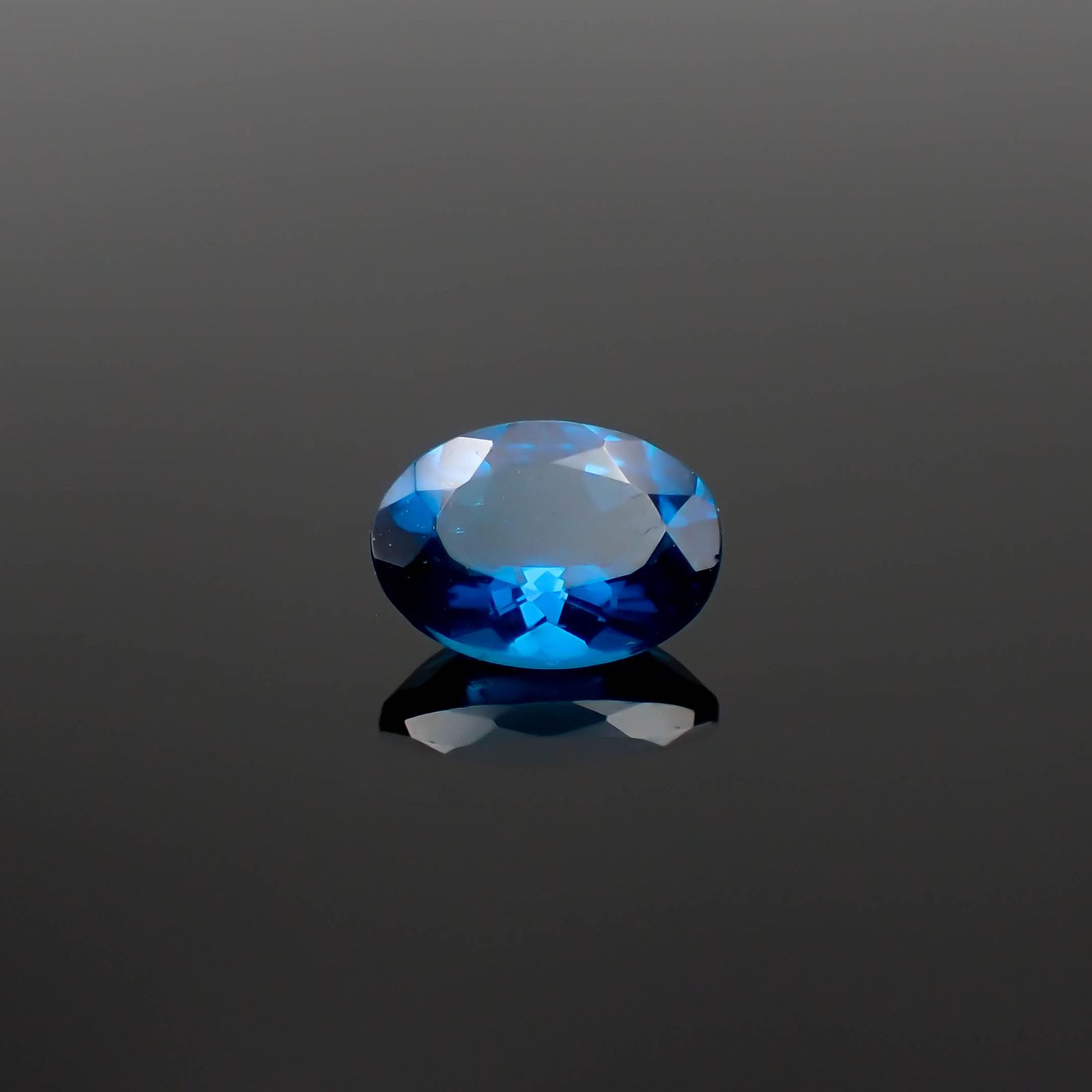 ディープブルーアパタイト  マダガスカル産 0.64ct[230421661]6.7x4.9mm前後