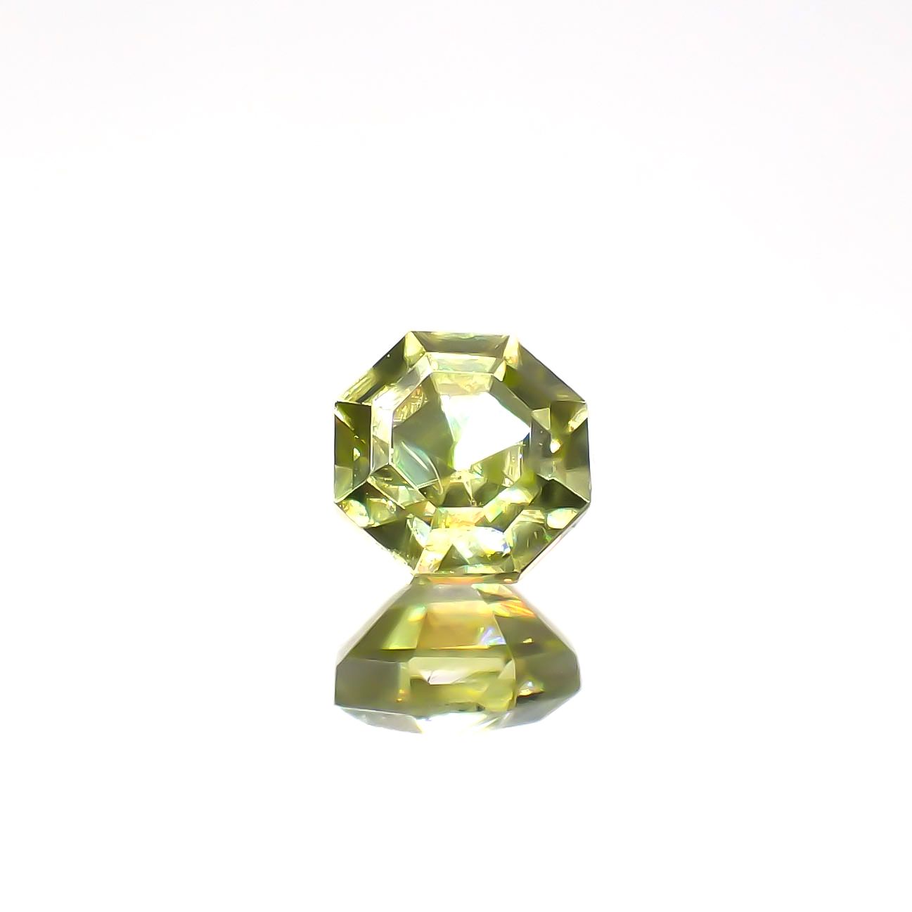 ◇オクタゴンカット◇スフェーン(宝石名スフェーン)マダガスカル産 0.40ct 識別済[231224747]4.2x4.2mm前後