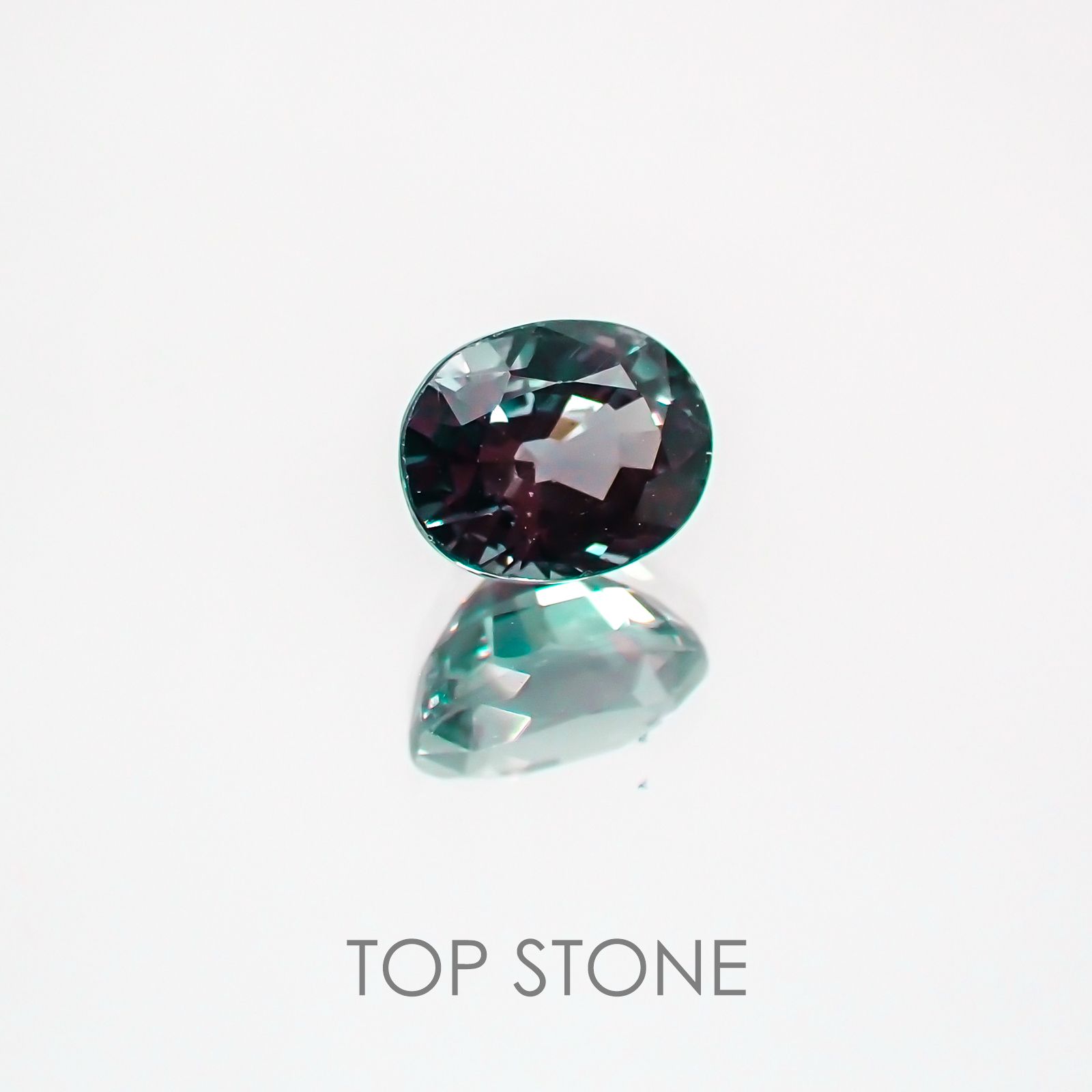 カラーチェンジガーネット(アレキタイプ) マダガスカル・ベキリー産 ルース 0.966ct[21019477]6.2×4.8mm前後
