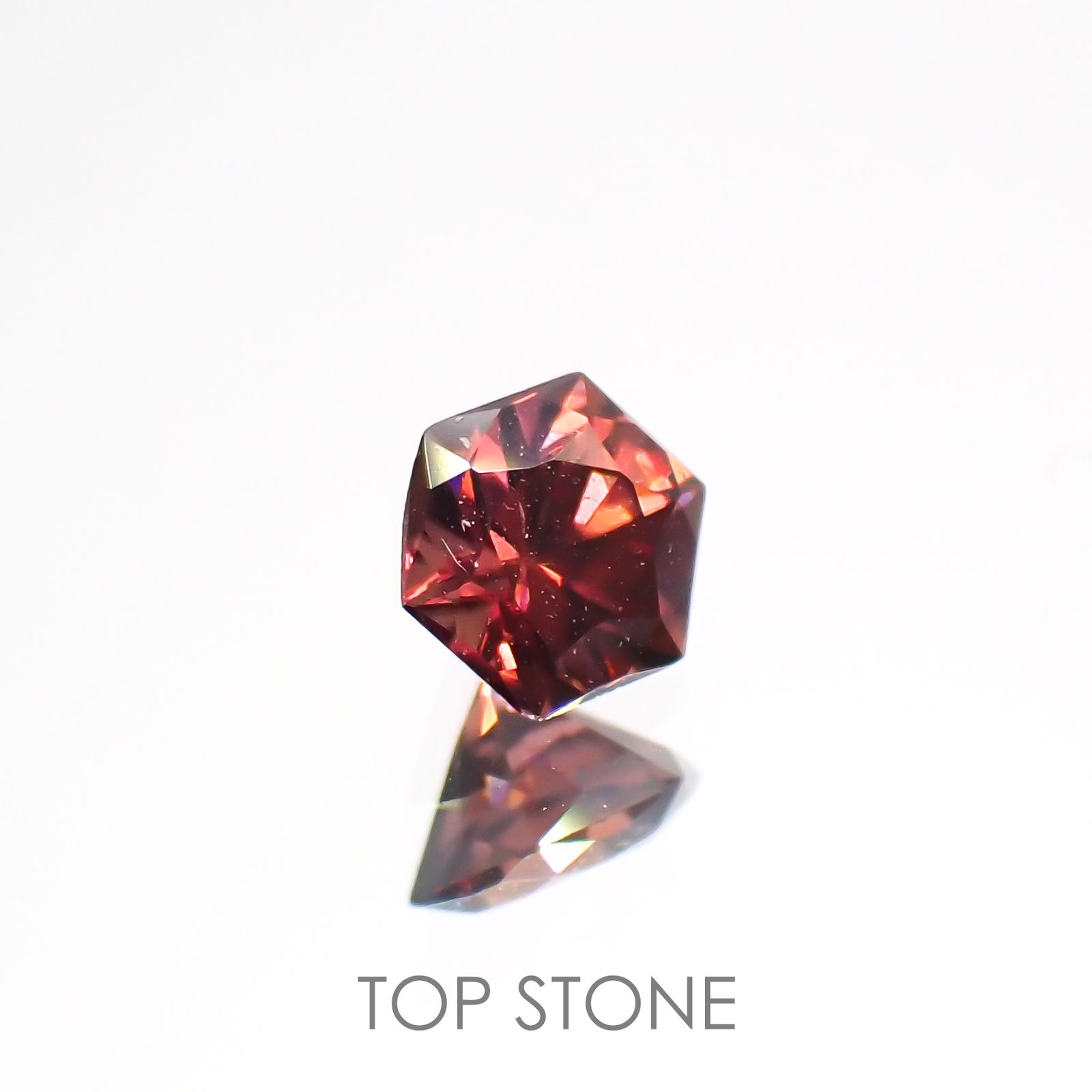 ◇ヘキサゴンカット◇レッドジルコン(宝石名ジルコン)スリランカ/カンボジア産 0.44ct 識別済[220114934]4x4mm前後