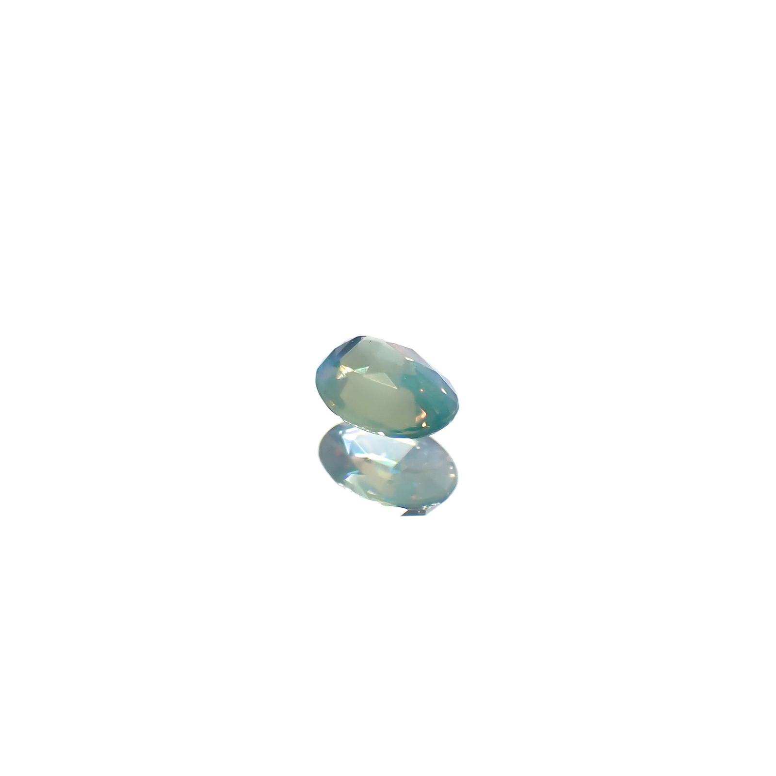 アレキサンドライトキャッツアイ ブラジル・ミナスジェライス州ヘマチタ鉱山産 0.085ct[240527430]3x2.2mm前後