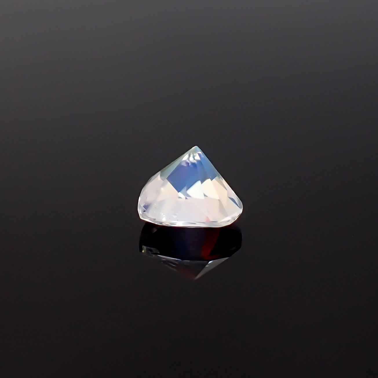 レインボームーンストーン マダガスカル産 0.76ct / 5.9x6.7mm前後 [260632375]