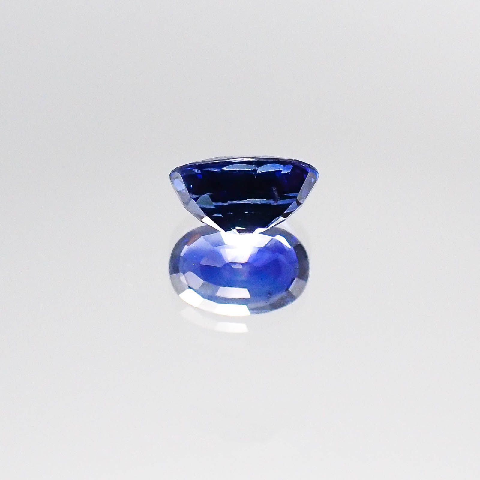 サファイア(宝石名サファイア)スリランカ産 0.97ct 識別済[220717114]6.9x4.5mm前後