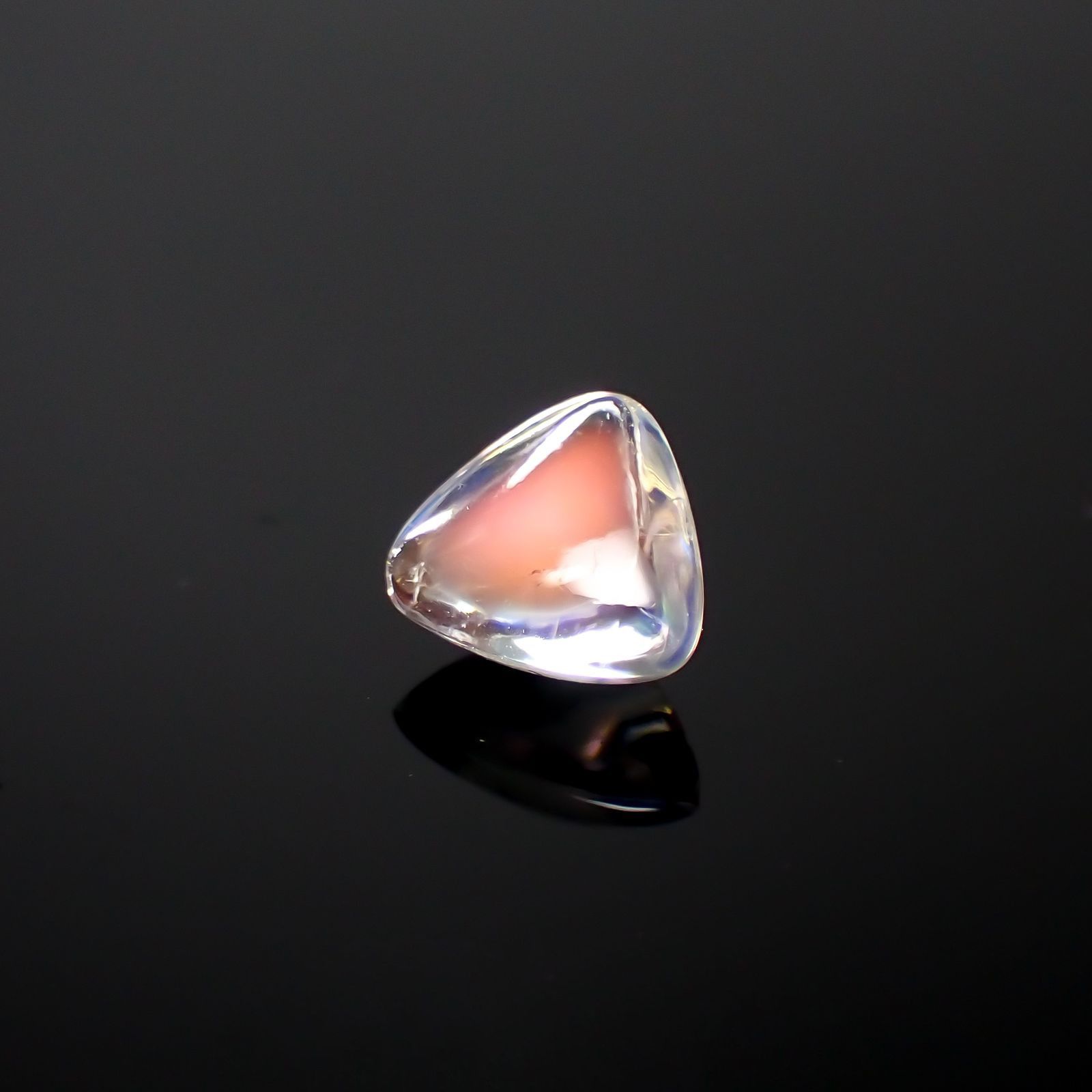 ◇バフトップカット◇レインボームーンストーン(宝石名ラブラドライト)マダガスカル産 識別済 0.75ct / 5.8x6.5mm前後 [251215909]