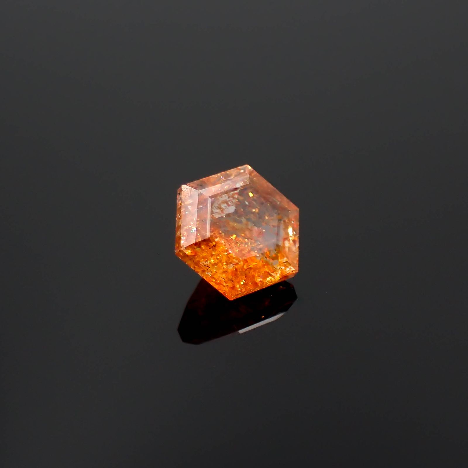 ◇ヘキサゴンカット◇イリュージョンサンストーンイリュージョンサンストーン タンザニア産 0.50ct[230320960]4.9x4.8mm前後