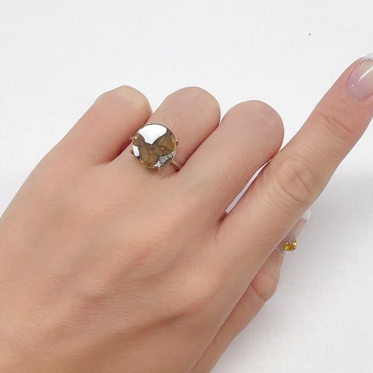パラサイト隕石Sericho トリプレット 発見地:ケニア 4.01ct[240527655]11.9x11.9mm前後