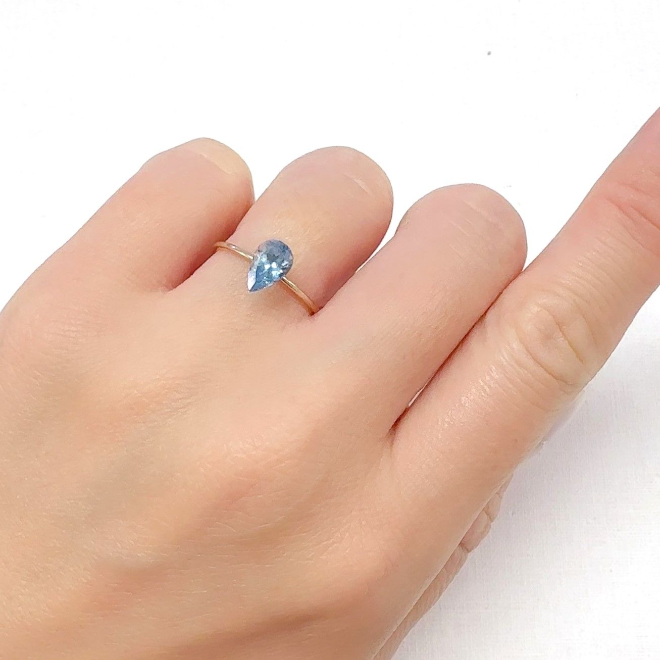 アクアマリン サンタマリアカラー マダガスカル産 0.78ct[240326966]7.9x5.1mm前後