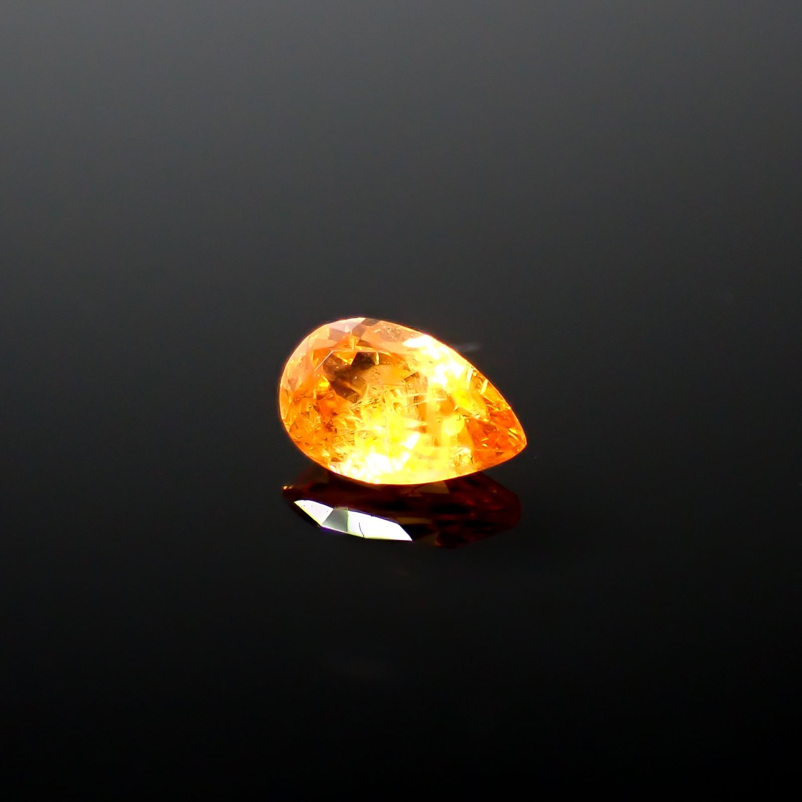 マンダリンガーネット マダガスカル産 0.31ct[240628219]5.1x3.2mm前後