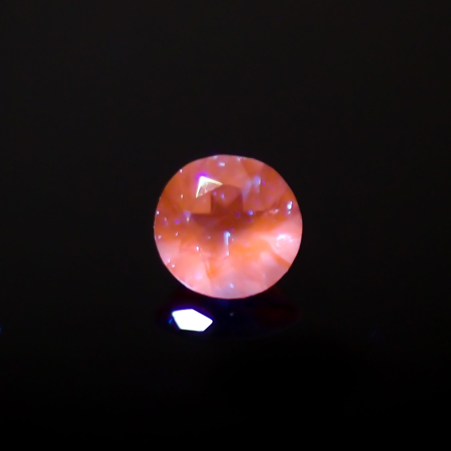 アウイナイト フルオレッセンス ドイツ産 0.018ct[230923425]1.9x1.9mm前後
