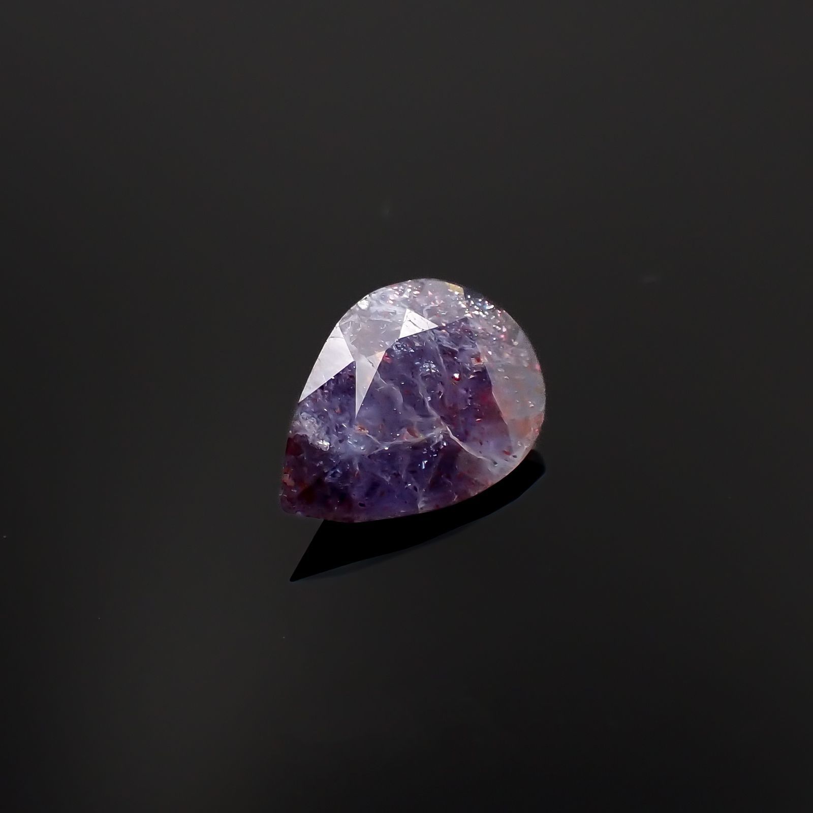 ブラッドショットアイオライト インド産 1.31ct[221219653]10.6x7.6mm前後