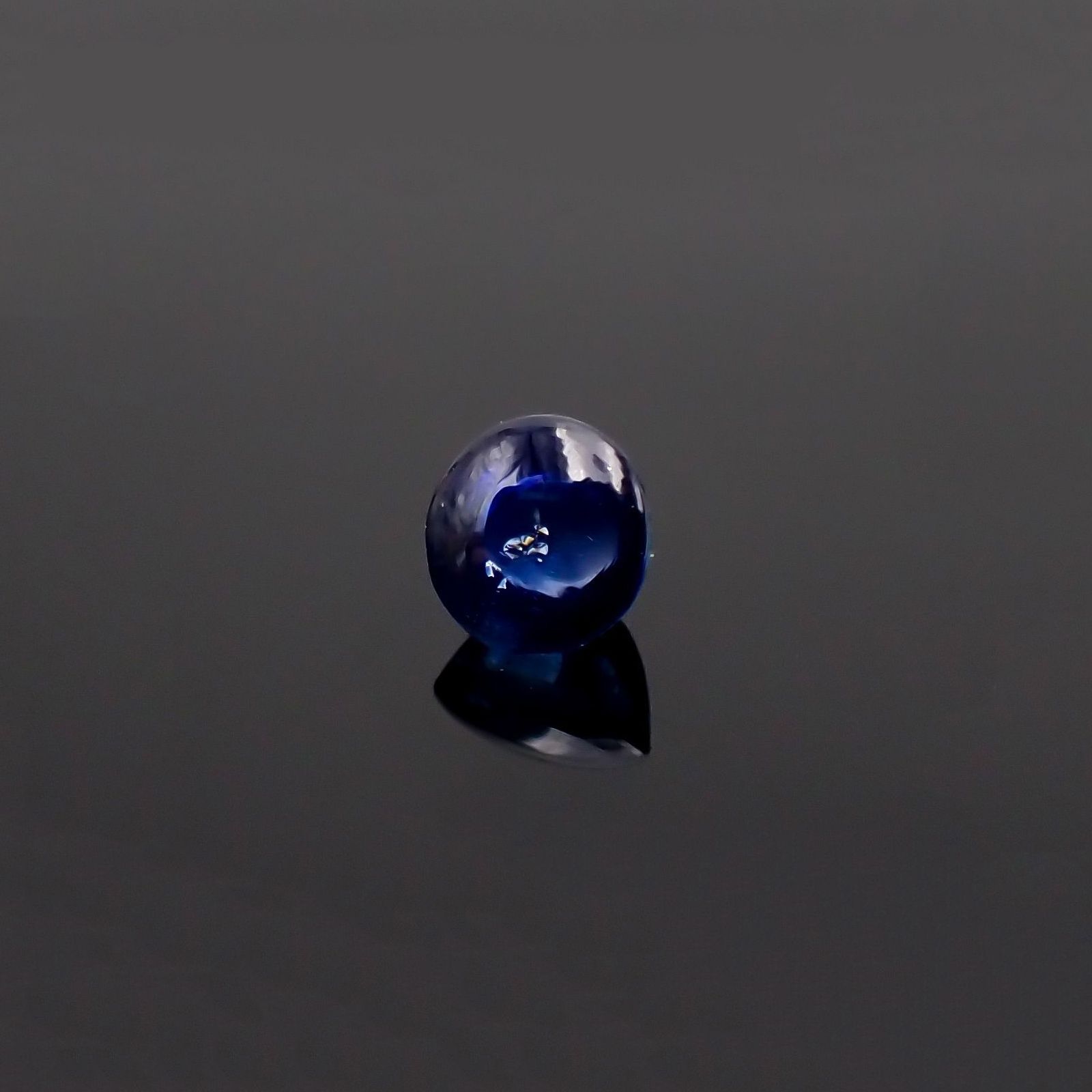サファイア(宝石名ブルー・サファイア)スリランカ/マダガスカル産 0.67ct 識別済[220918147]4.5x4.5mm前後