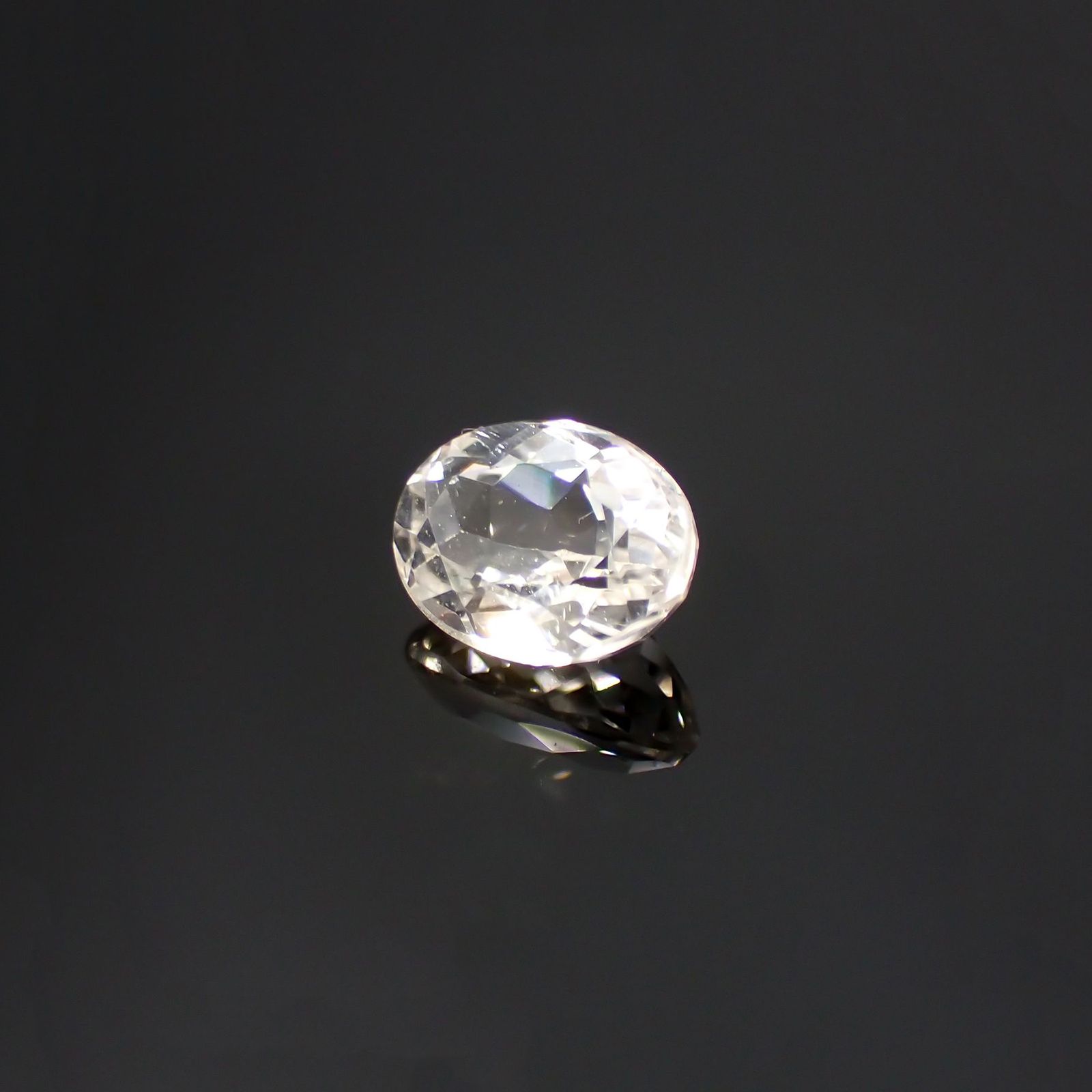 カラーレススポジュミン(宝石名ホワイト・スポジュミン) ブラジル産 1.54ct 識別済[210812624]8×6mm前後
