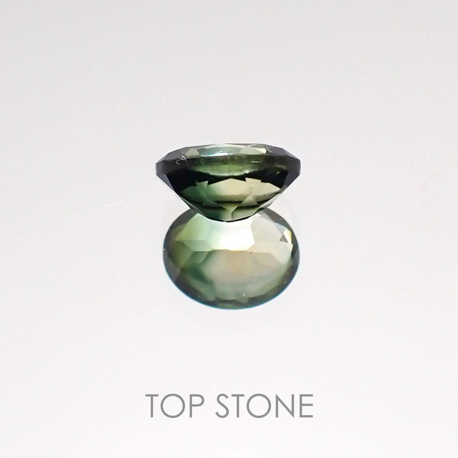 バイカラートルマリン(宝石名バイカラー・トルマリン) ブラジル産 0.35ct 識別済[20117141]5.1×4mm前後
