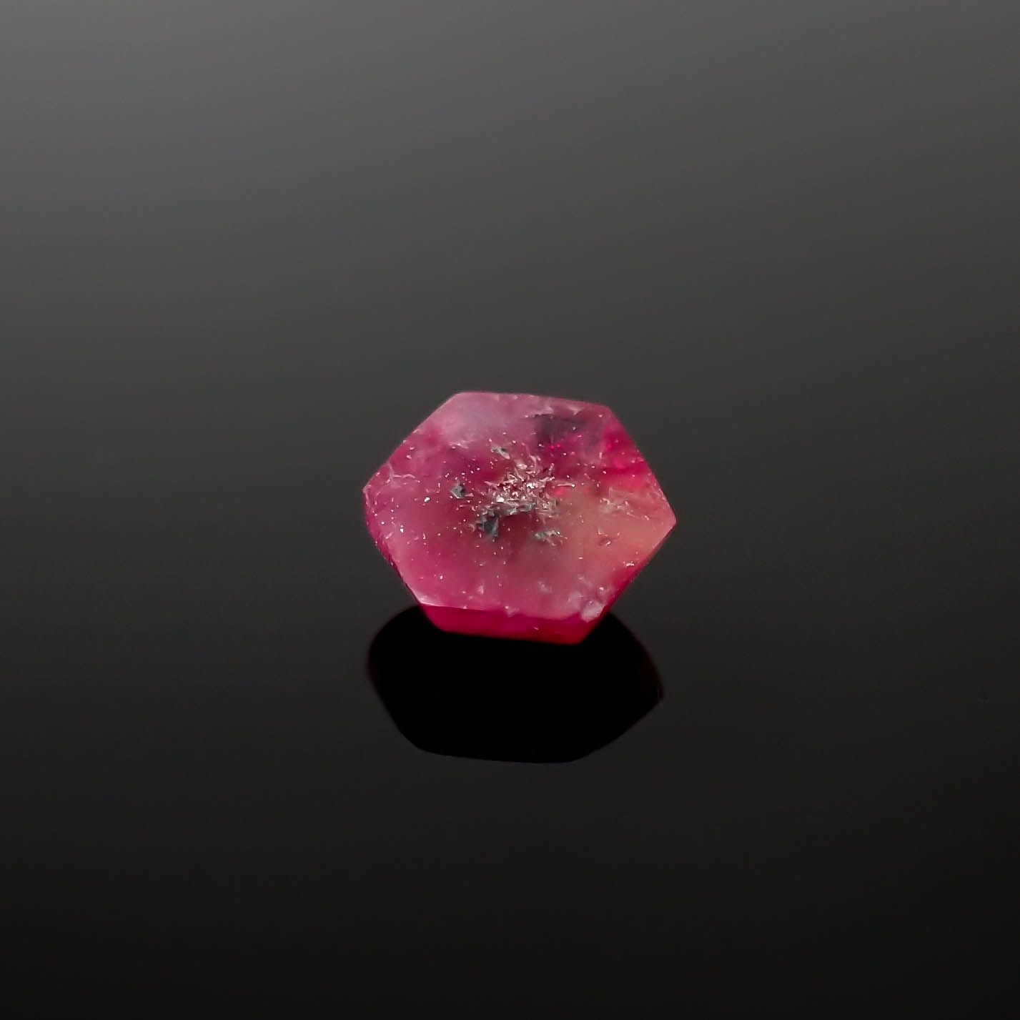 ◇バフカット◇レッドベリル/ピンクベリル アメリカ・ユタ州産 0.28ct[240326678]4.6x4.4mm前後