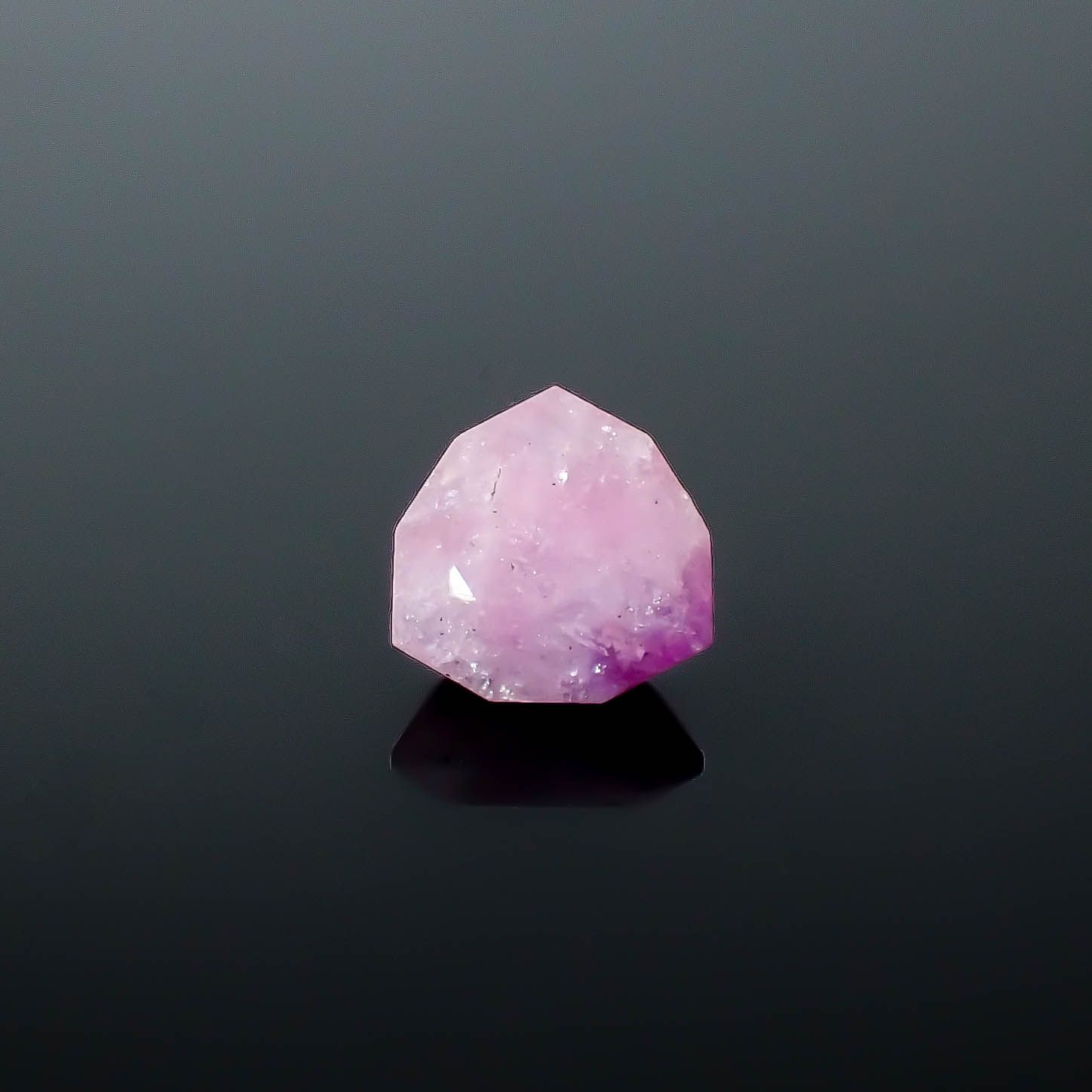 ◇カスタムカット◇スギライト 南アフリカ産 0.87ct / 6.5x6.3mm前後 [250931016]