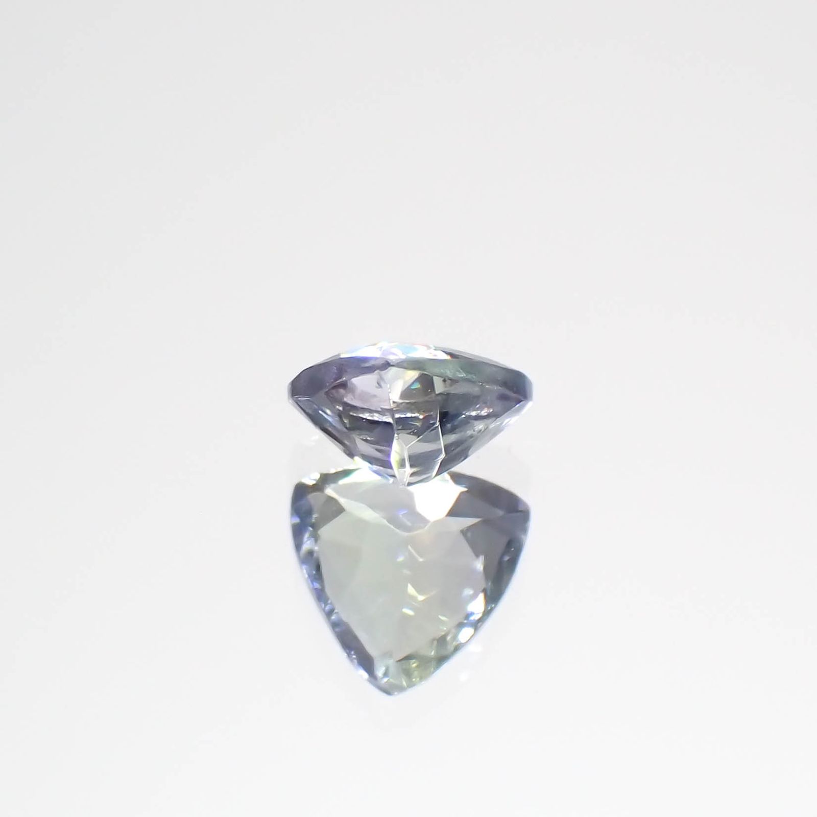 バイカラータンザナイト(宝石名ゾイサイト)タンザニア産 0.43ct 識別済[230421802]4.9x5.1mm前後
