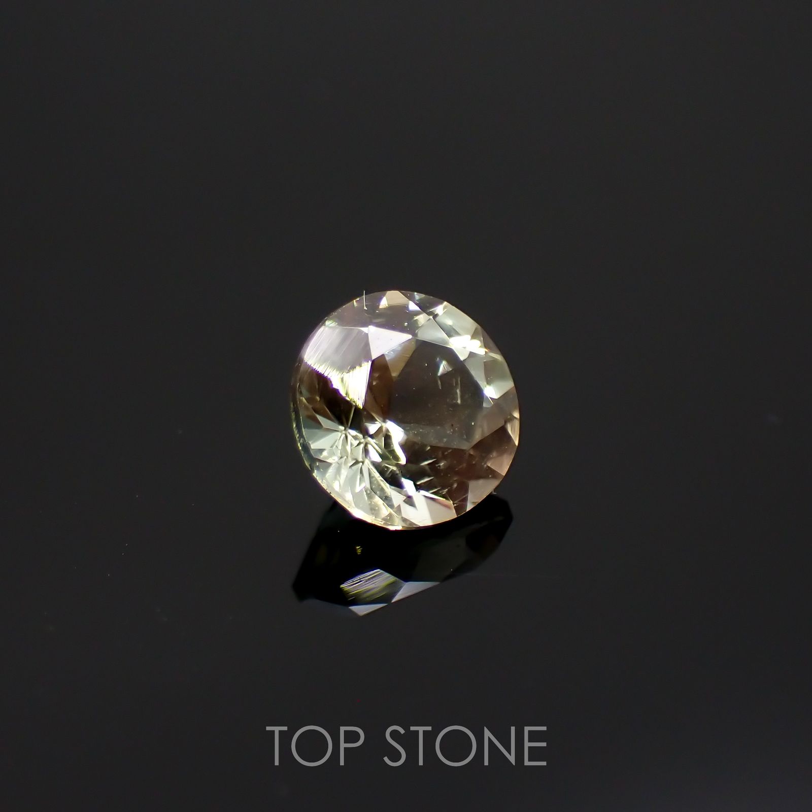 バイカラーオレゴンサンストーン(宝石名ラブラドライト)アメリカ・オレゴン州産 0.82ct 識別済[220616439]6.1x6.1mm前後