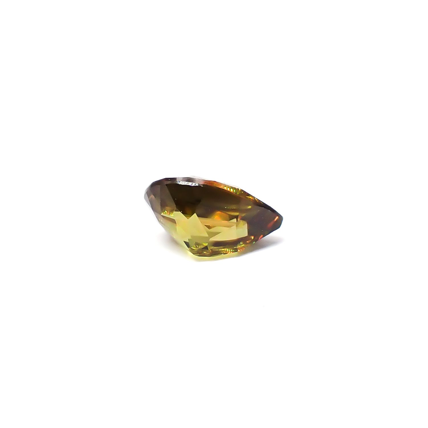 カラーチェンジスフェーン パキスタン産 0.55ct / 6.1x4.2mm前後 [260632442]