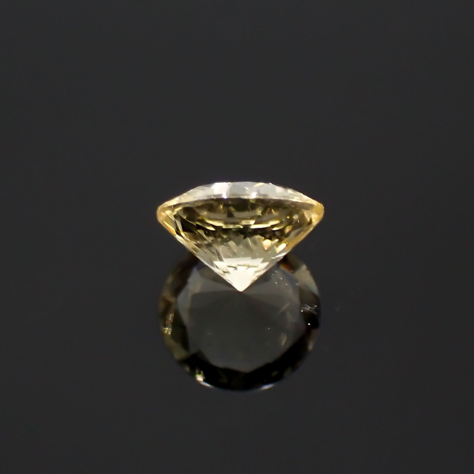 イエローダンビュライト(宝石名イエロー・ダンブライト)タンザニア産 0.25ct 識別済[220918007]4.1x4.1mm前後