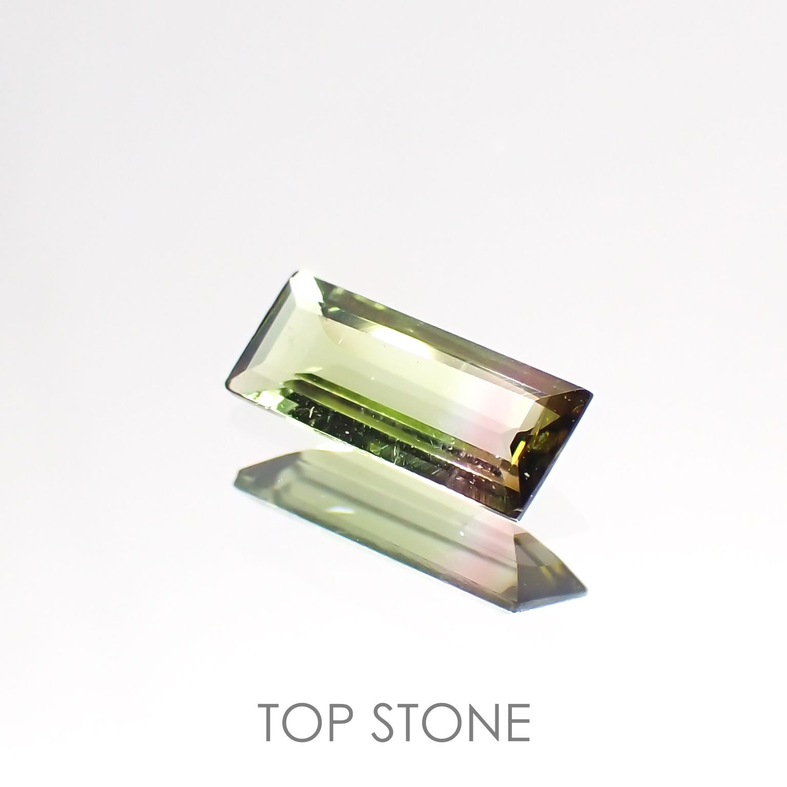バイカラートルマリン(宝石名バイカラー・トルマリン) ブラジル産 0.34ct 識別済[211013629]7.3×2.9mm前後