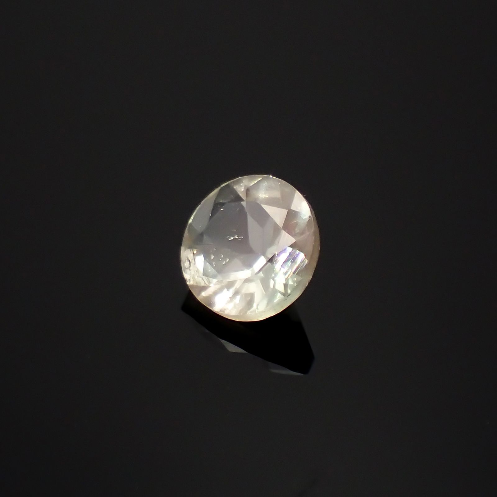 バイカラーオレゴンサンストーン(宝石名バイカラー・ラブラドライト)アメリカ・オレゴン州産 0.47ct 識別済[231124122]5.1x5.1mm前後