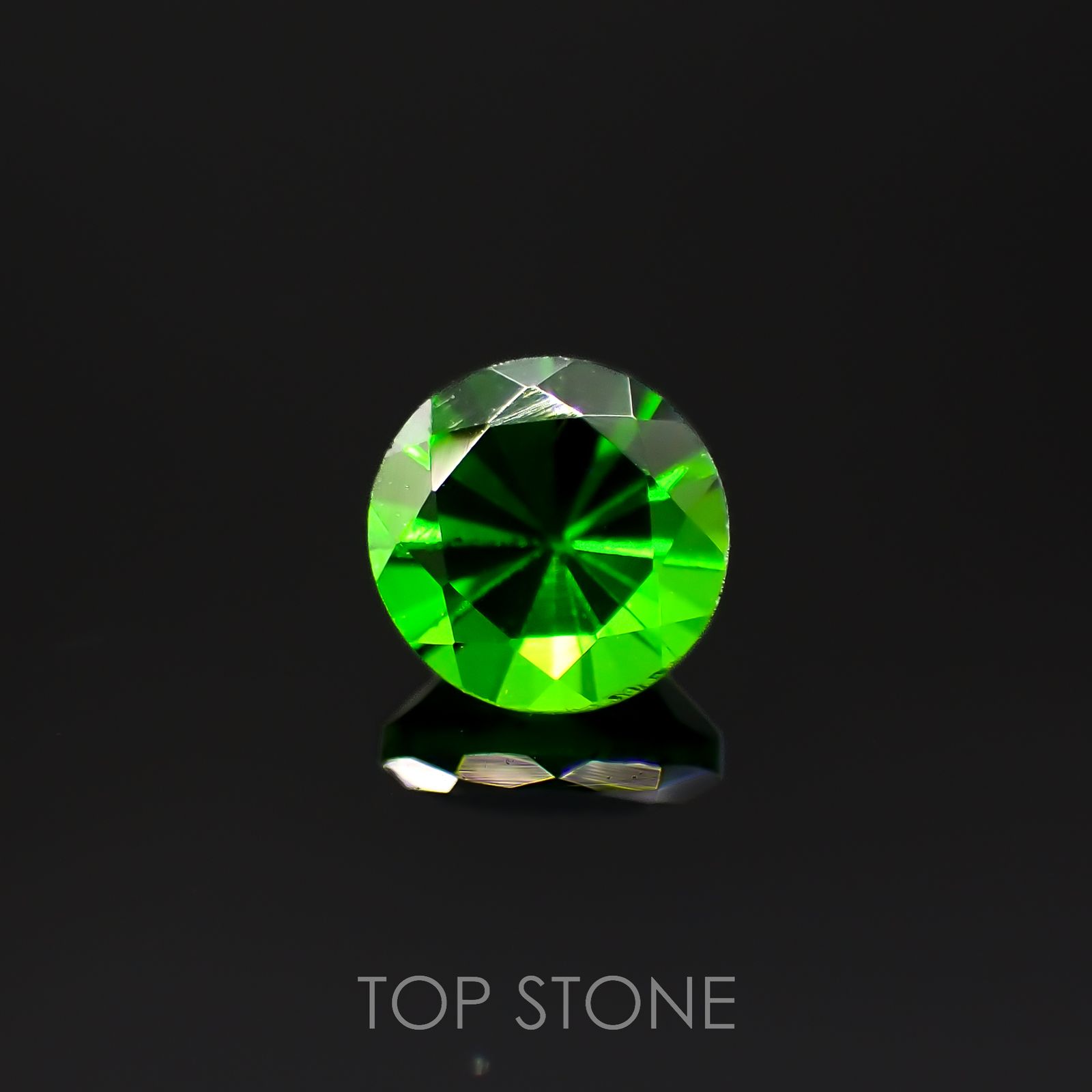 クロムダイオプサイド(宝石名クロム・ダイオプサイド)ロシア産 0.60ct 識別済[220917660]5.2x5.1mm前後