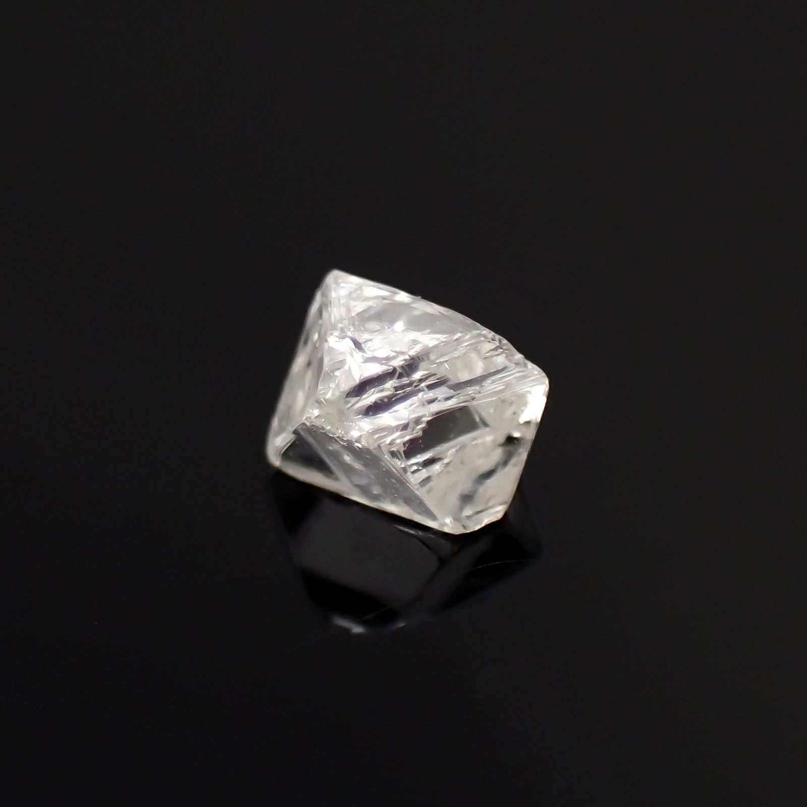 ソーヤブルダイヤモンド 原石(トライゴンあり/Trigon) 0.10ct[230923445]2.9x2.8mm前後