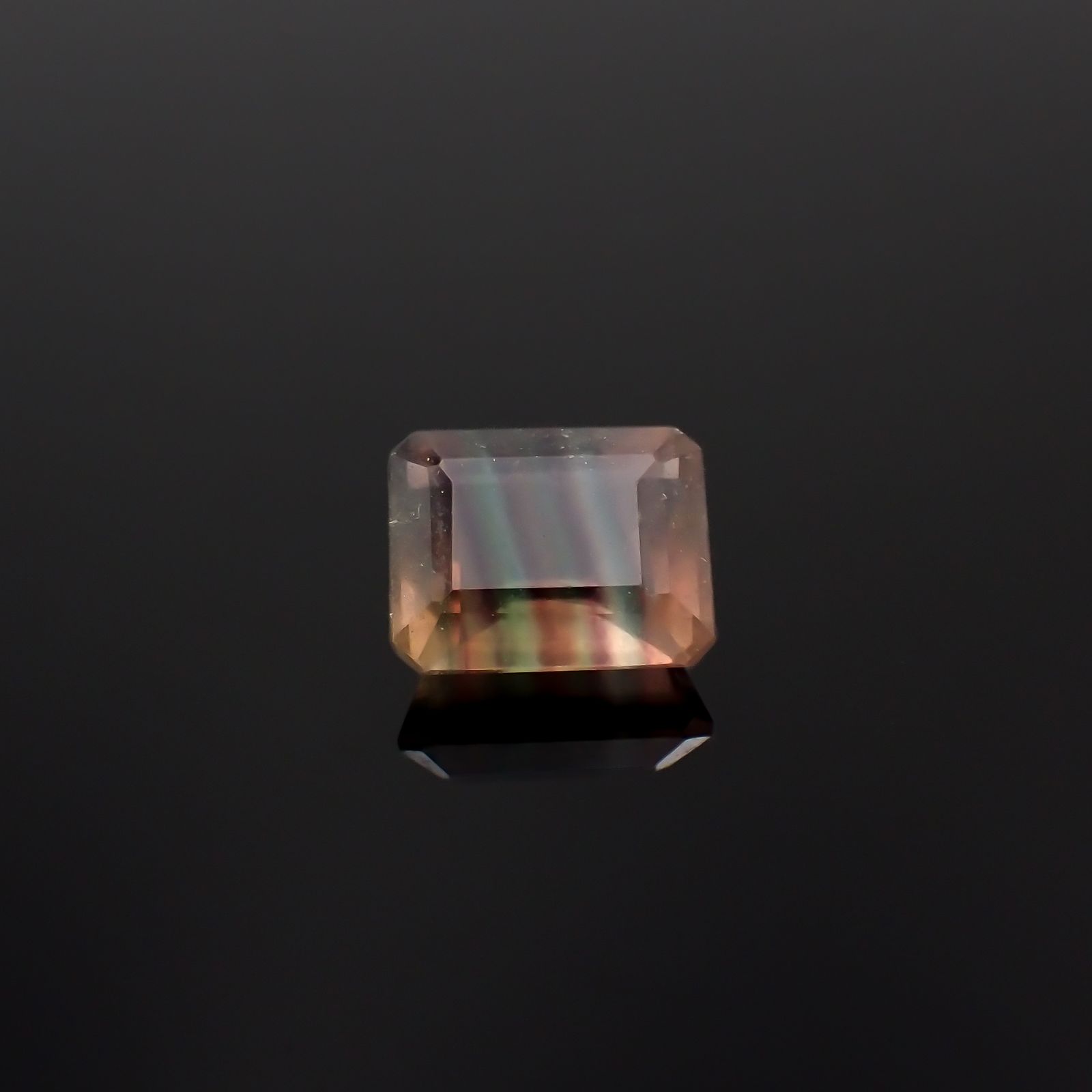 パーティカラーフローライト フルオレッセンス ブラジル産 4.00ct[240326912]9.9x8mm前後