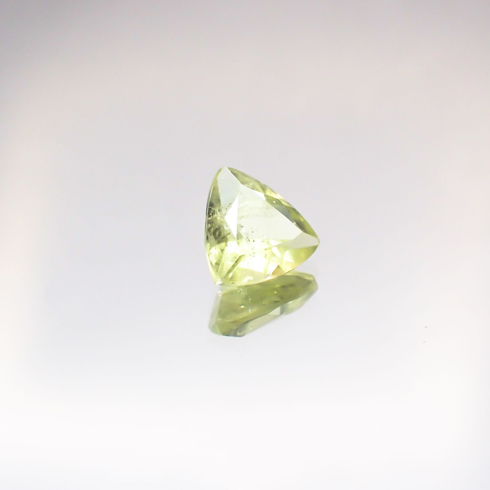 ブラジリアナイト(宝石名ブラジリアナイト) ブラジル産 1.17ct 識別済[210510744]7.5×7.3mm前後