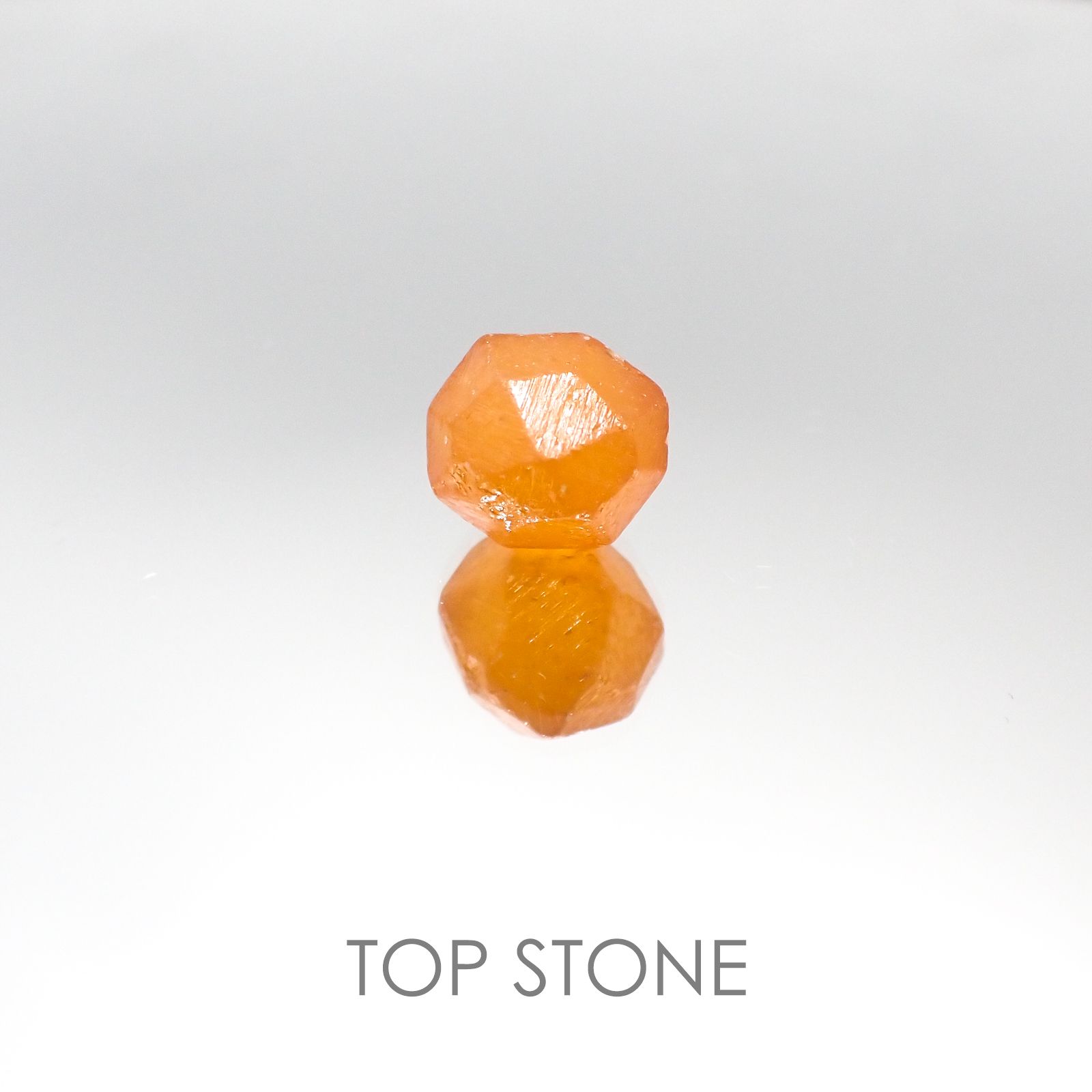 スペサルティンガーネット マンダリンオレンジカラー タンザニア産 原石・結晶 7.3ct[20095396]10.2×9.8mm前後