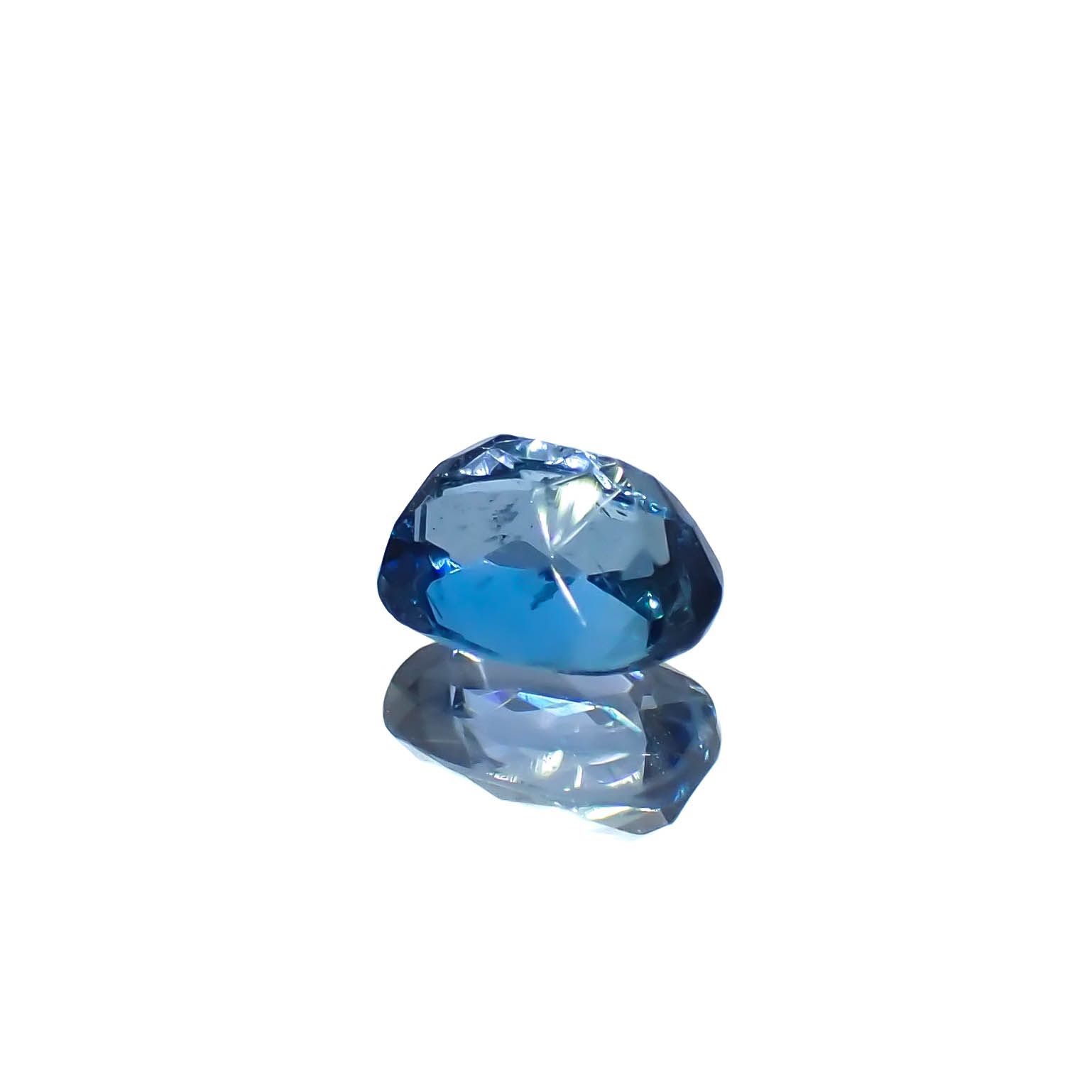 タトゥーアクアマリン ブラジル・ミナスジェライス州タトゥー鉱山産 0.37ct[240226074]5.1x3.8mm前後