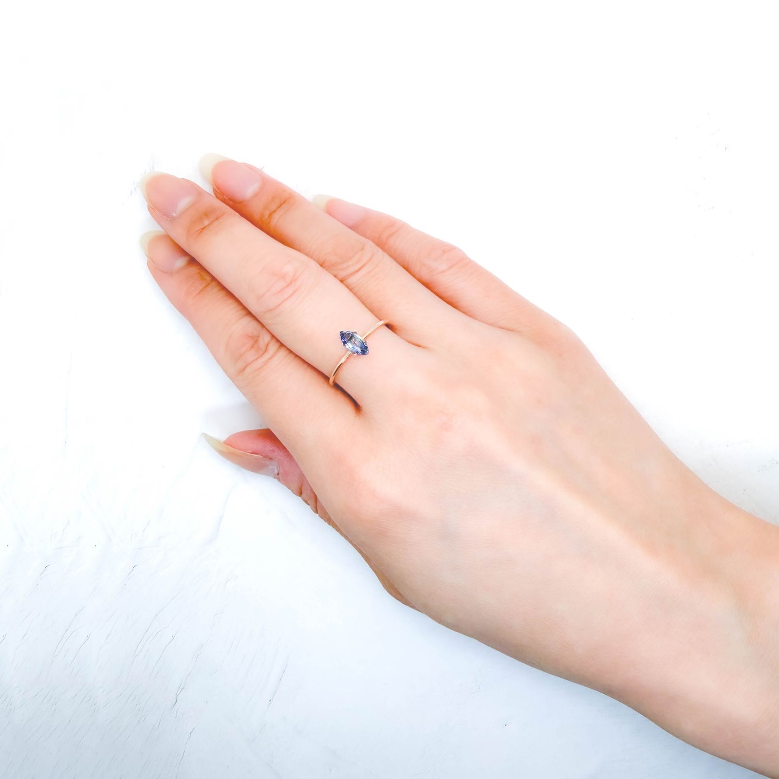 アイスブルーサファイア スリランカ/マダガスカル産 0.45ct / 7.6x3.7mm前後 [260632472]