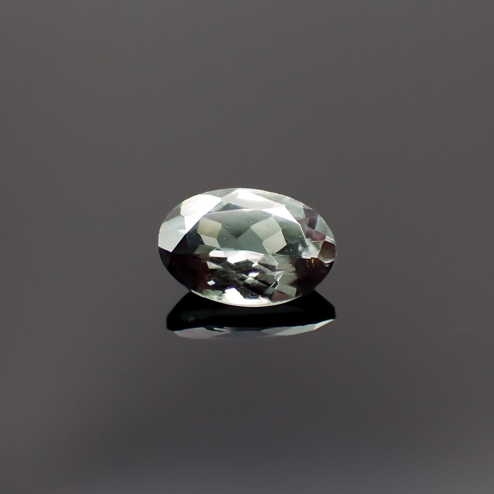 カラーチェンジガーネット アレキタイプ マダガスカル・ベキリー産 0.47ct[230522174]5.8x3.9mm前後