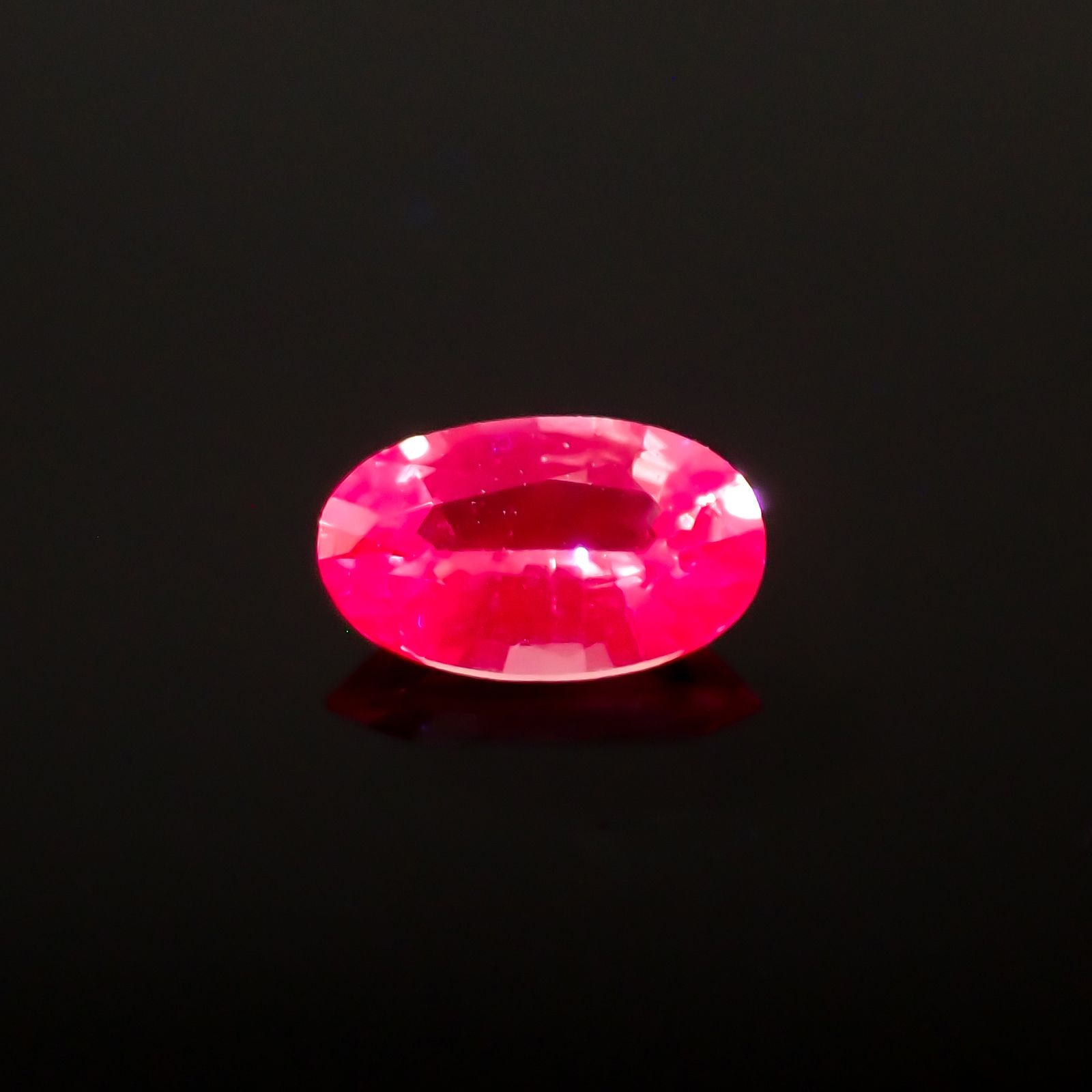 ネオンピンクサファイア スリランカ産 0.24ct[230421530]4.8x2.9mm前後