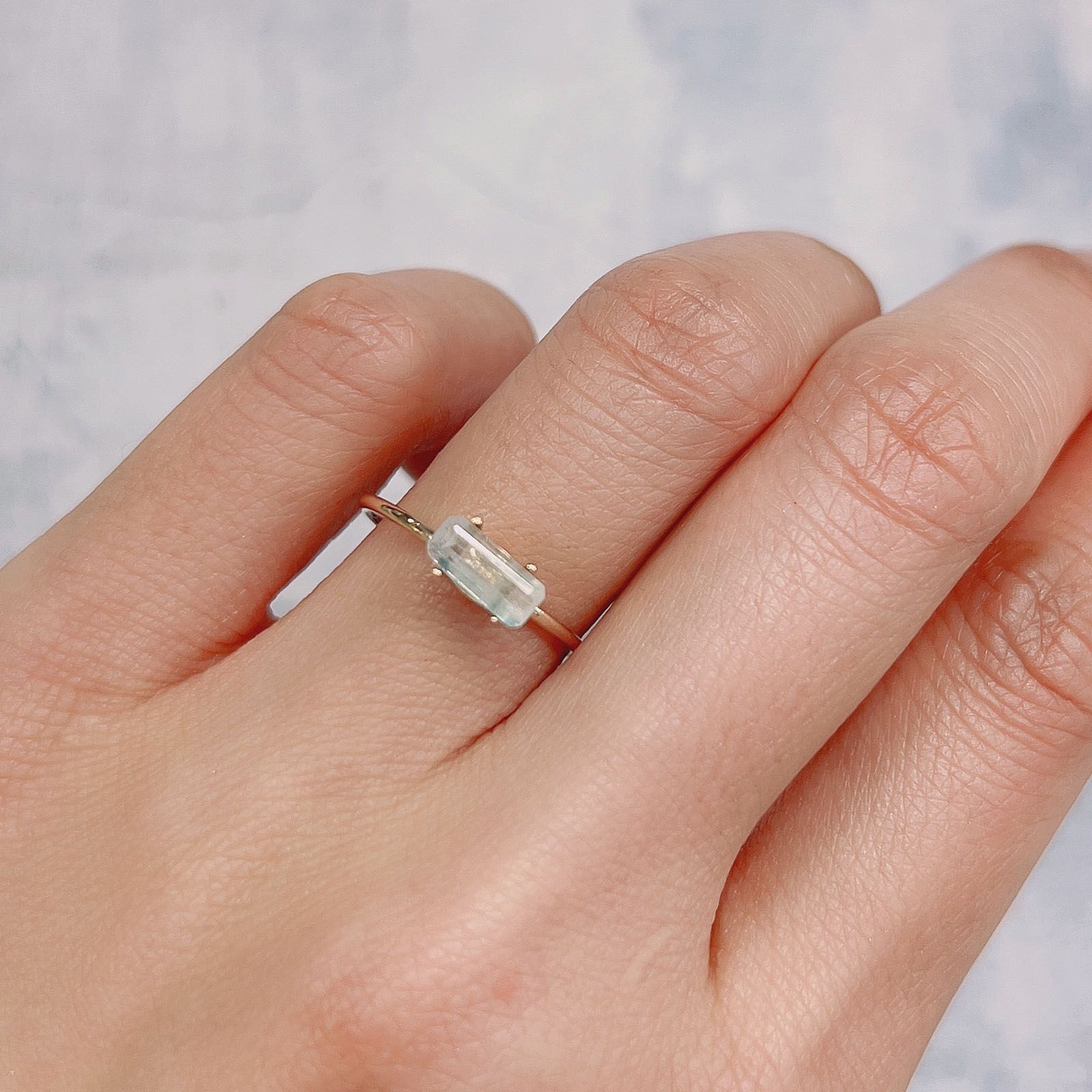 ユークレース(宝石名ユークレース) ブラジル産 0.658ct ソ付(彩珠)[21038474]7.6×3.2mm前後