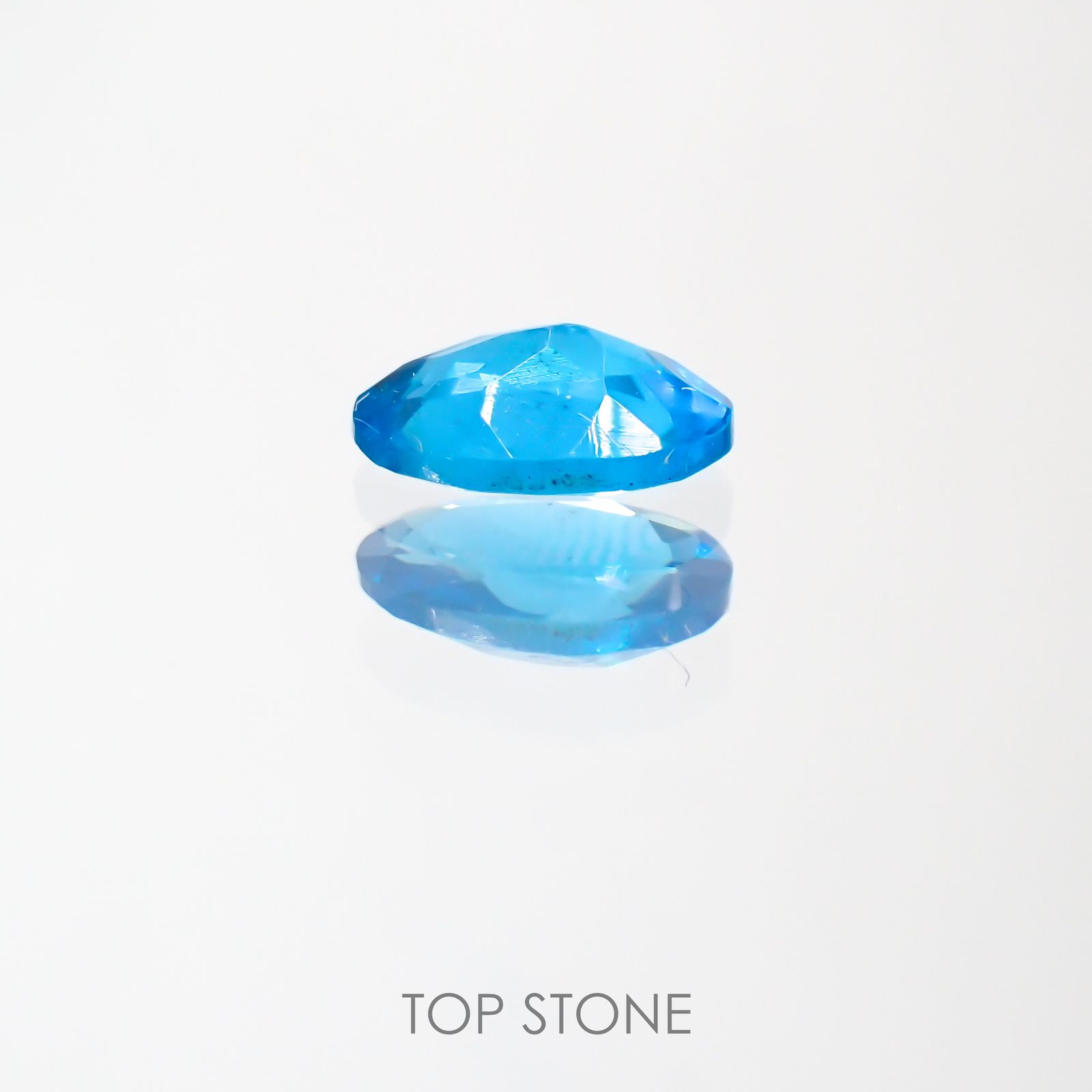 ネオンブルーアパタイト(宝石名アパタイト) マダガスカル産 0.40ct 識別済[211013054]5.8×4mm前後