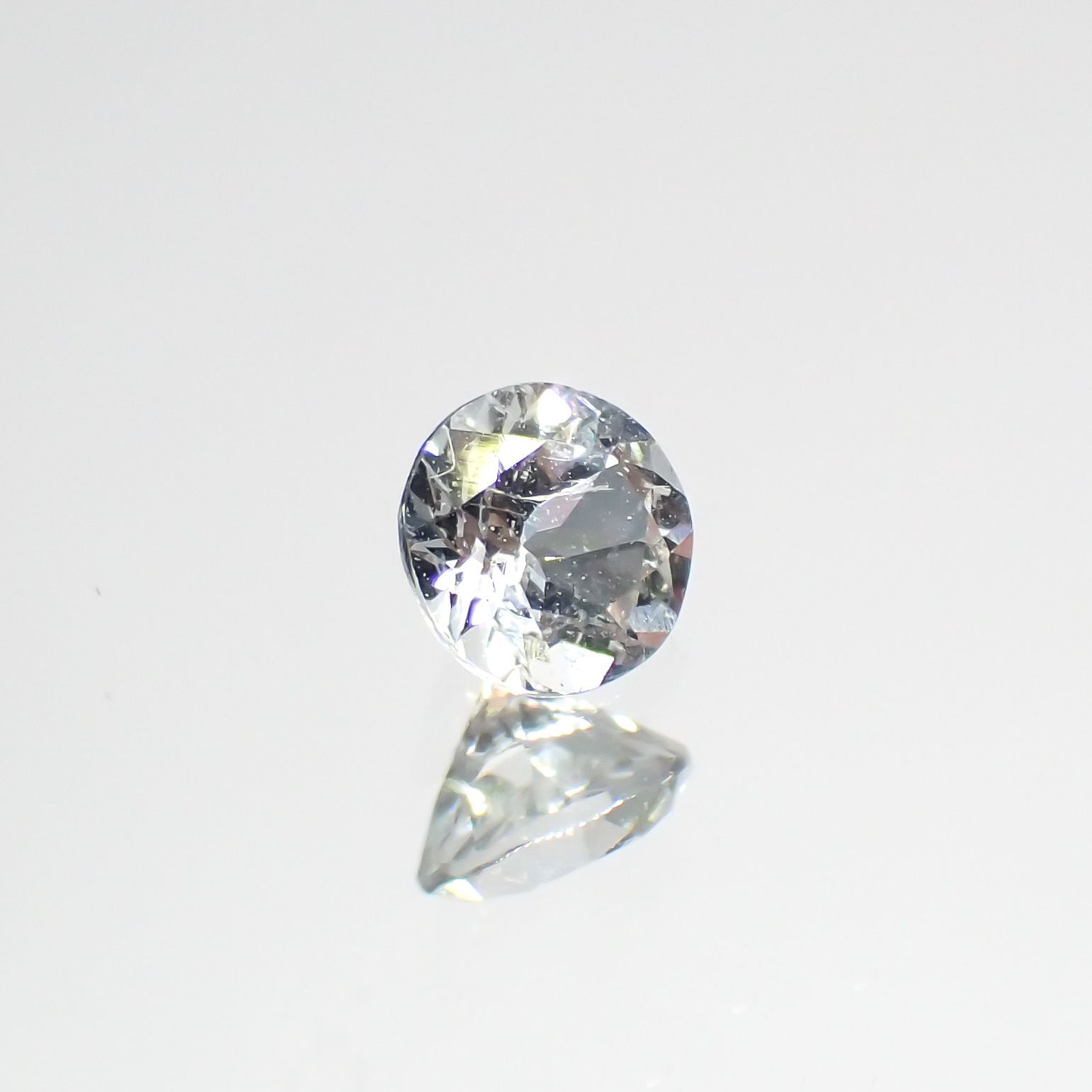 ジェレメジェバイト(宝石名エレメジェバイト)ナミビア産 0.24ct 識別済[220616307]3.9x3.8mm前後