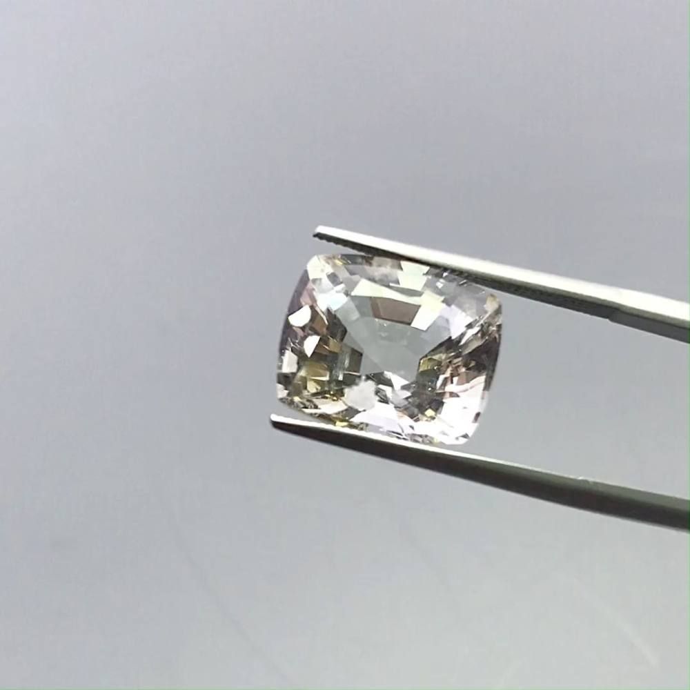 ポルサイト(宝石名ホワイト・ポルサイト) アメリカ産 9.050ct ソ