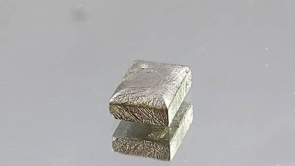 ギベオン隕石 ナミビア産 ルース 10.55ct[20062879]10.1×7.9mm前後