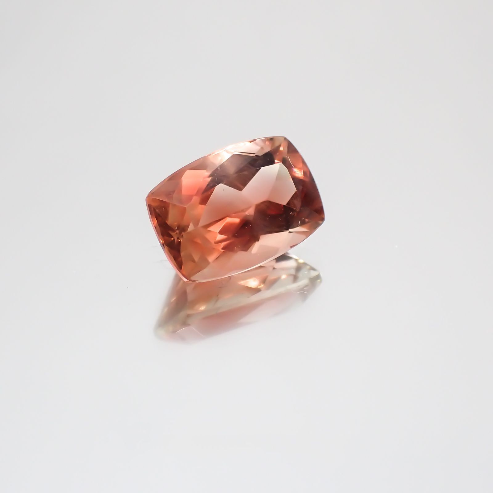 オレゴンサンストーン(宝石名ラブラドライト)アメリカ・オレゴン州産 1.77ct 識別済[230421893]9x6.2mm前後
