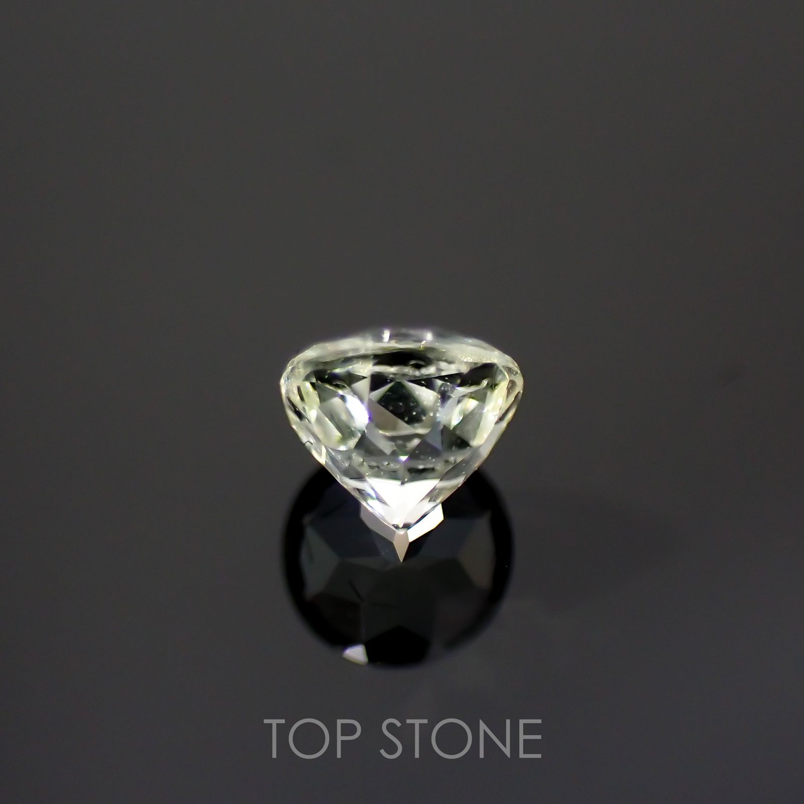 リューコガーネット(宝石名ホワイト グロッシュラー・ガーネット)ビルマ産 0.23ct 識別済[220115439]3.3x3.3mm前後