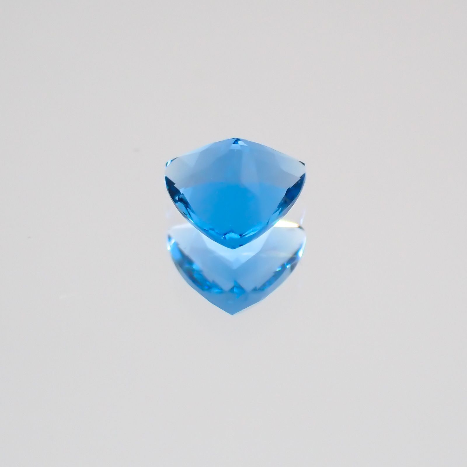 アウイナイト ドイツ産 ルース 0.13ct[20063065]3.6×3.6mm前後