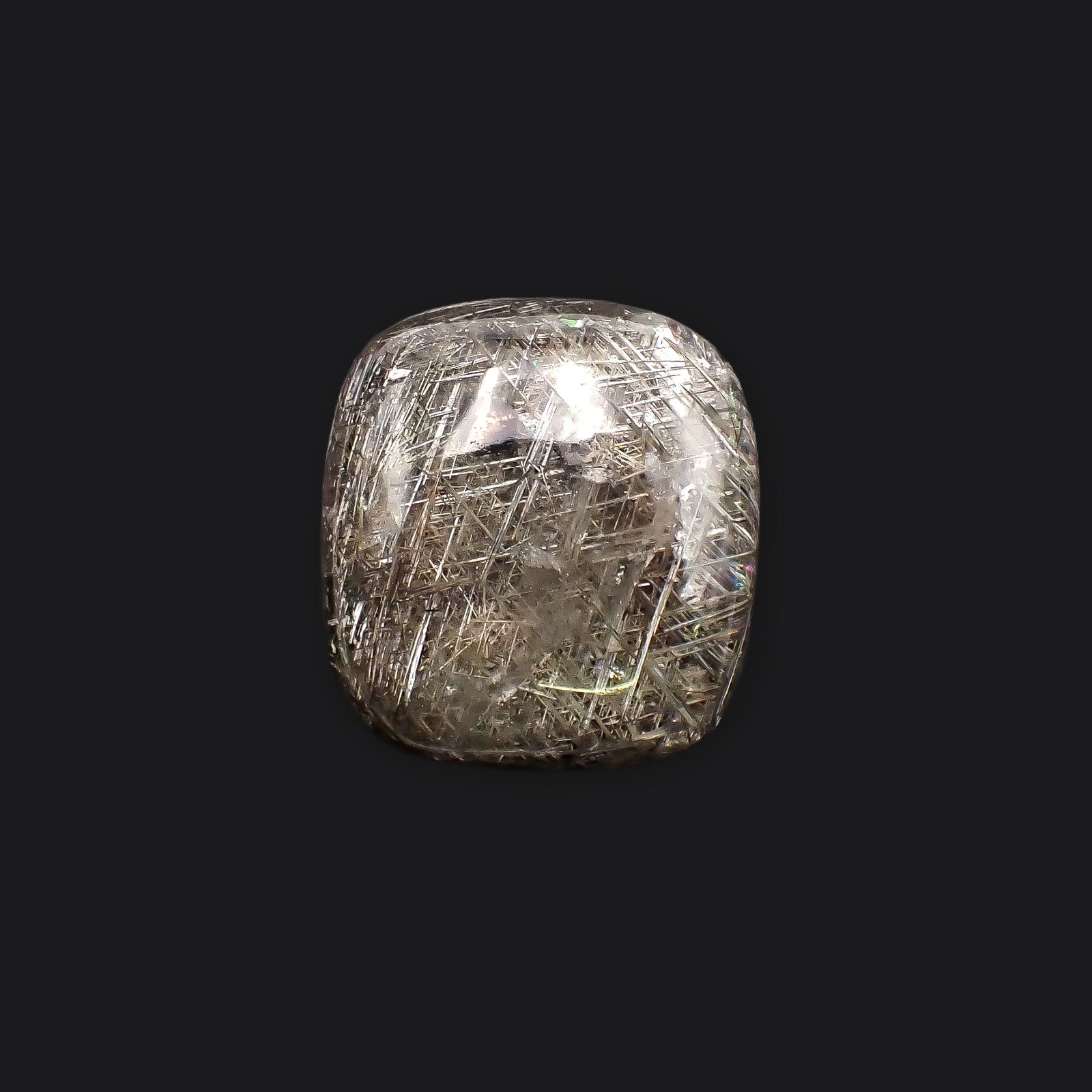 シルバールチルクォーツ ブラジル産 123.58ct / 34.1x31.6mm前後 [260131603]