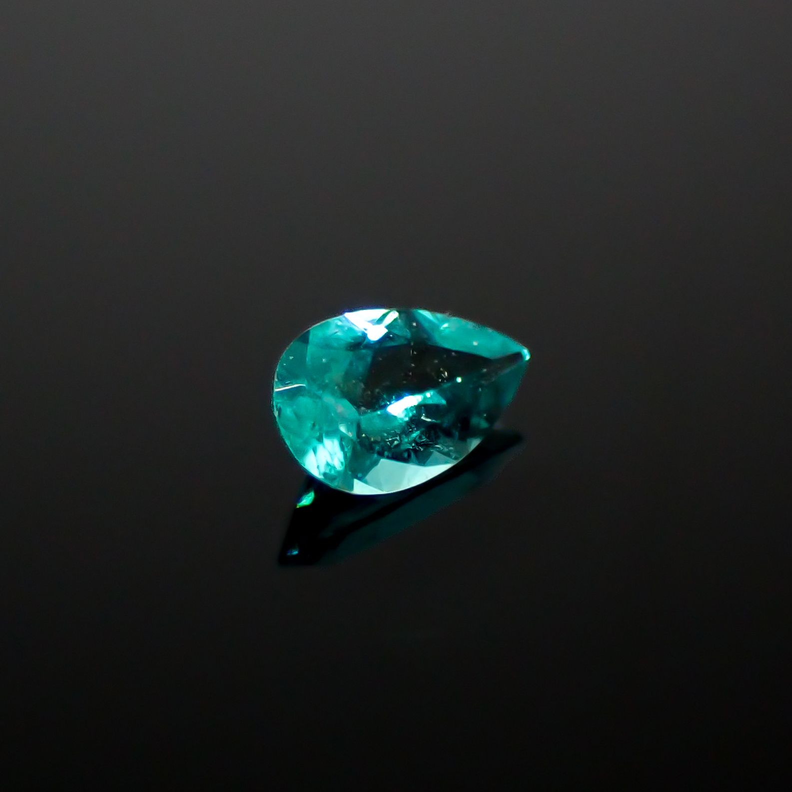 パライバトルマリン ブラジル・ムルング鉱山産 0.084ct[240928752]4x2.4mm前後